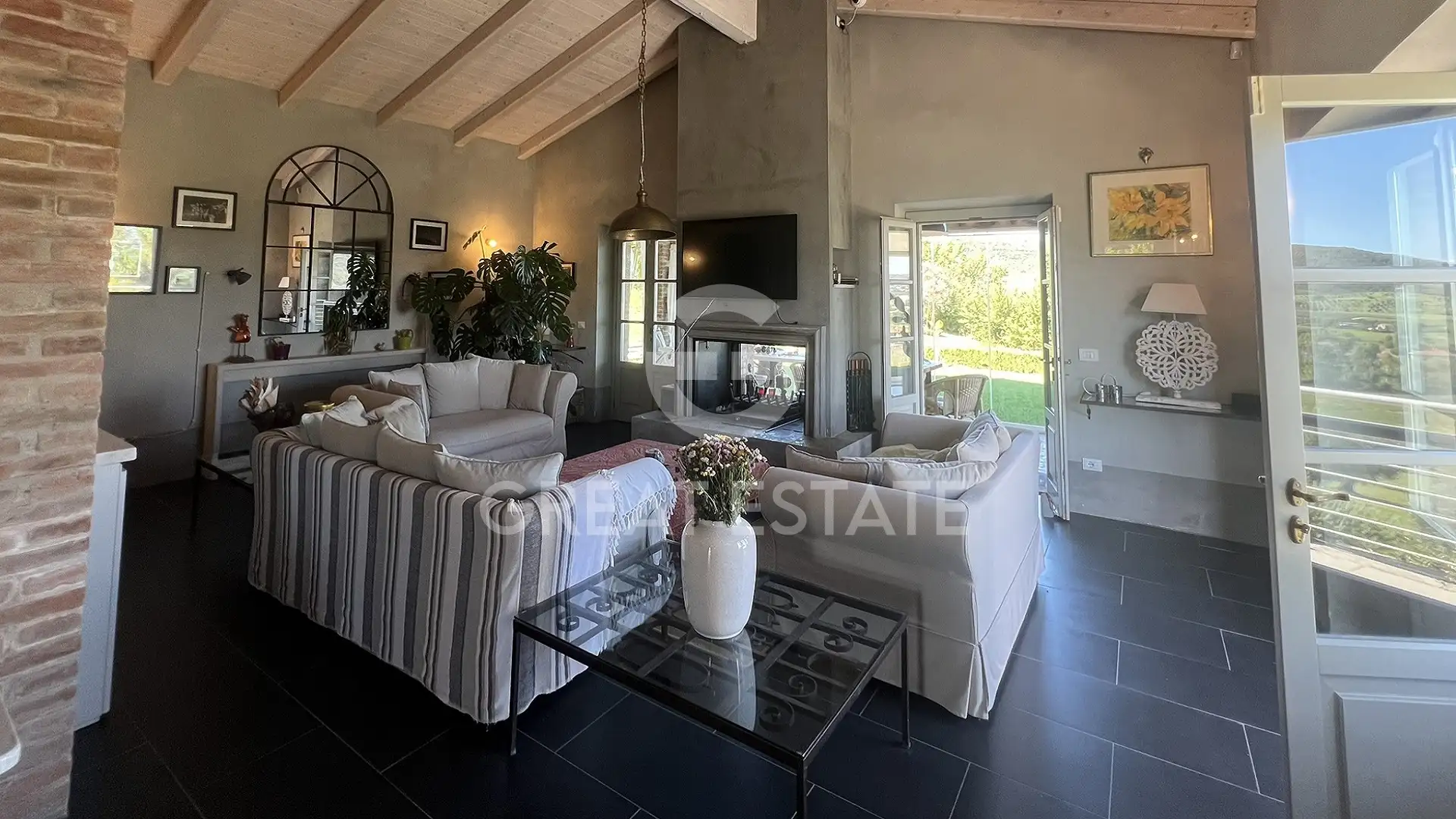 House 303m² in Italy, Perugia. Priced at 875000€ rent photo-12