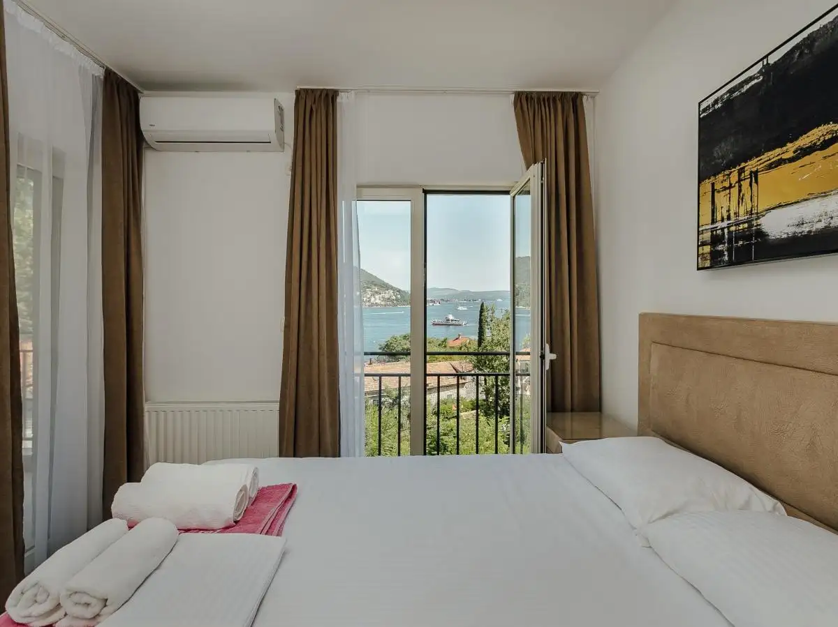 Flat 96m² in Montenegro, Kamenari. Priced at 170000€ rent photo-3