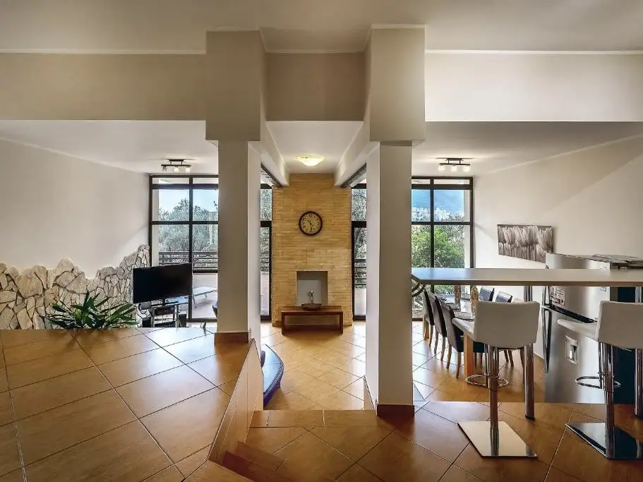 House 155m² in Montenegro, Budva. Priced at 850000€ rent photo-4