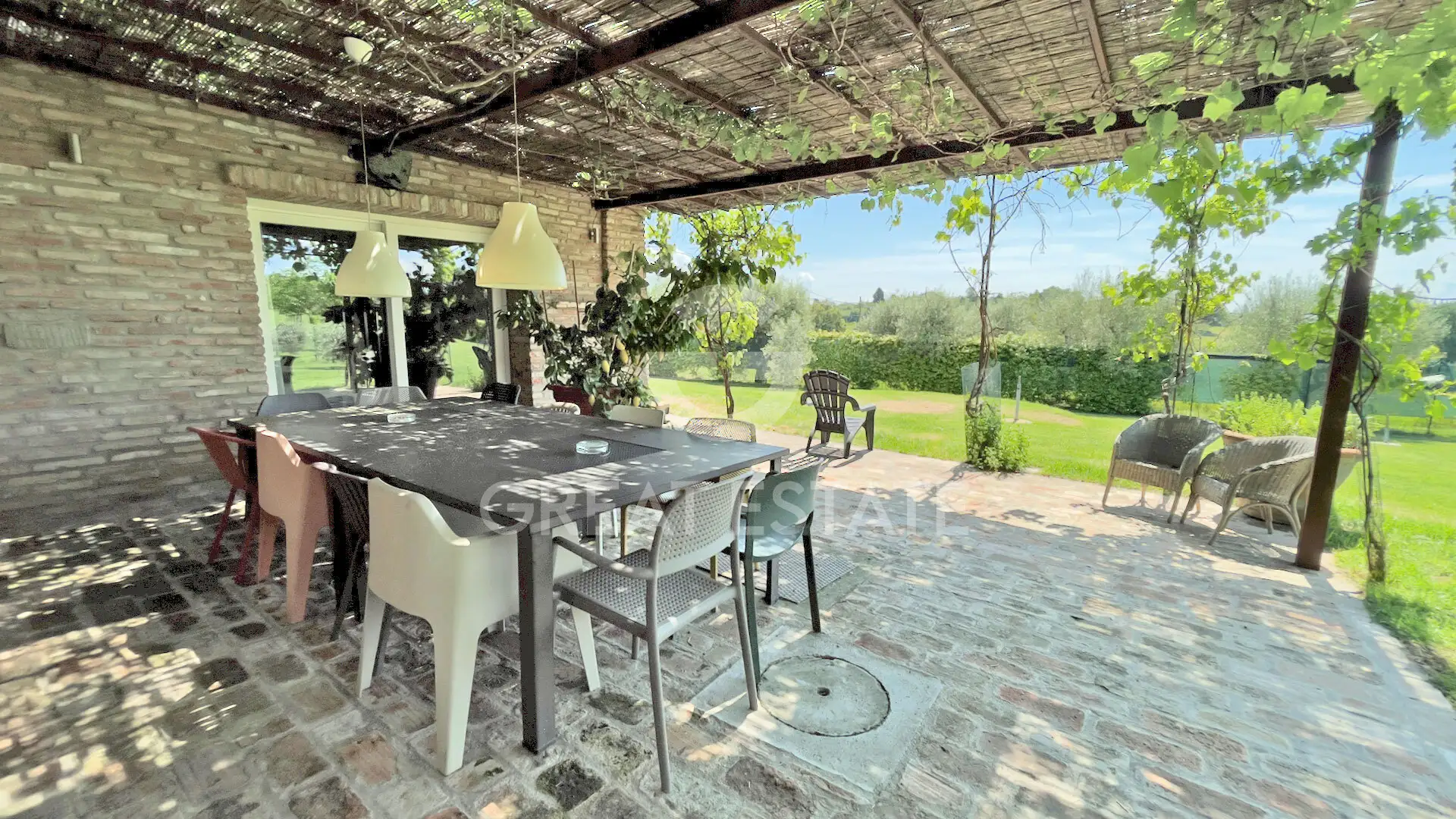 House 374m² in Italy, Arezzo. Priced at 650000€ rent photo-3