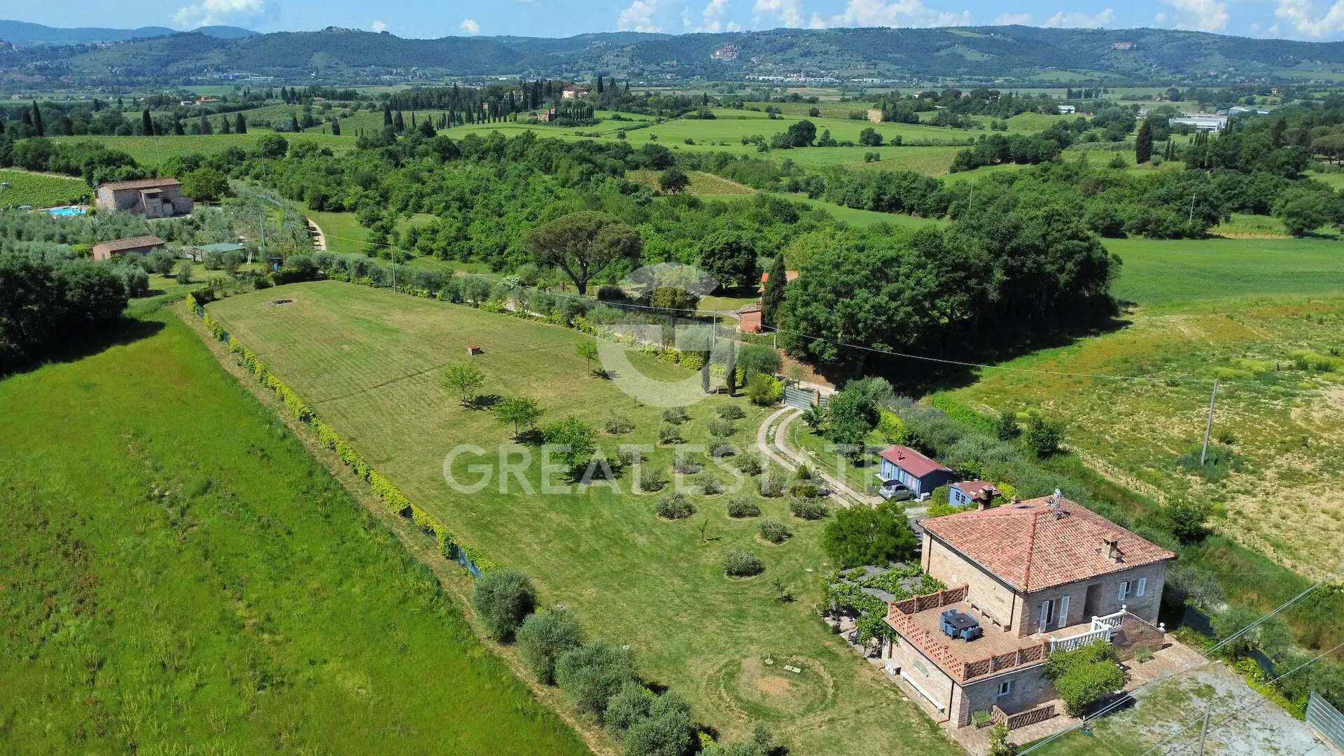 House 374m² in Italy, Arezzo. Priced at 650000€ rent photo-4