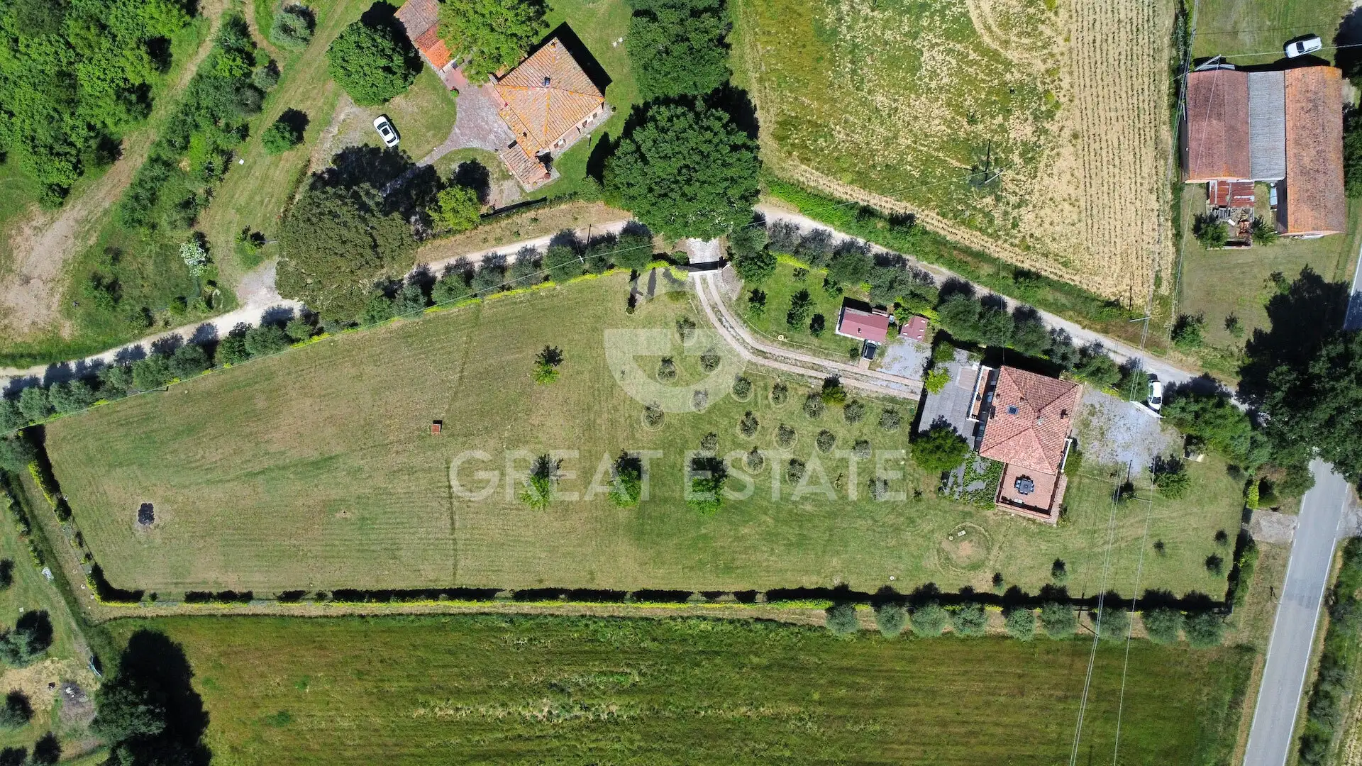 House 374m² in Italy, Arezzo. Priced at 650000€ rent photo-5