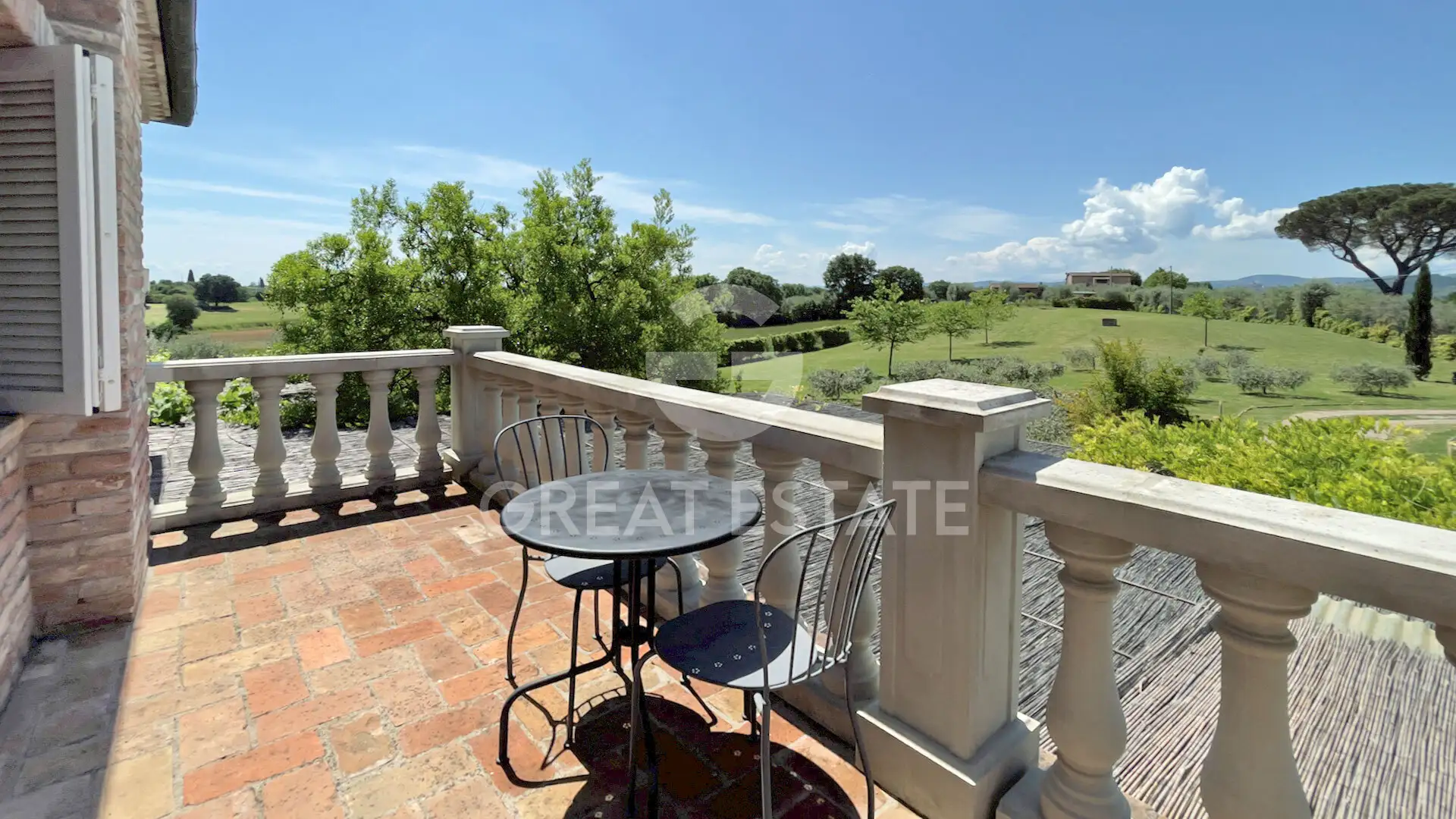 House 374m² in Italy, Arezzo. Priced at 650000€ rent photo-9