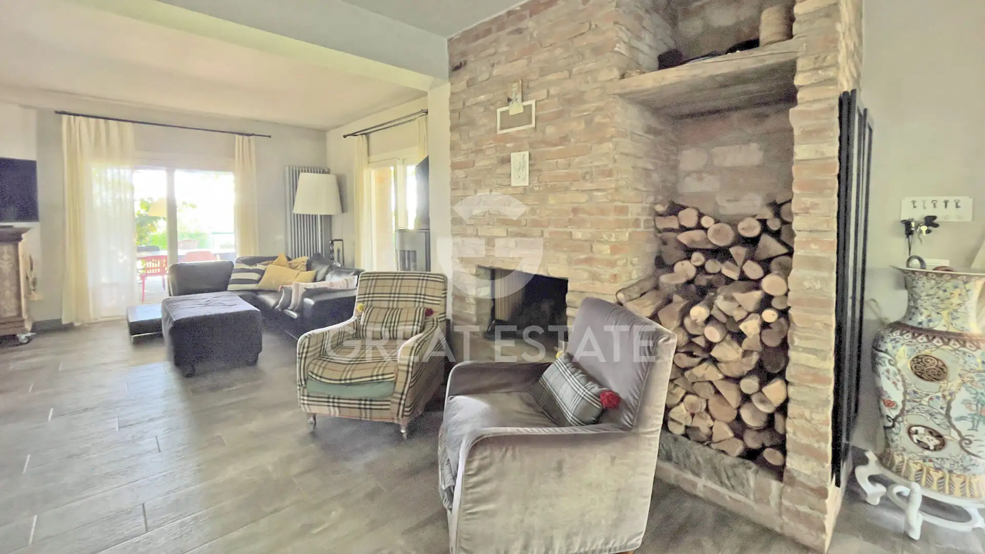 House 374m² in Italy, Arezzo. Priced at 650000€ rent photo-11