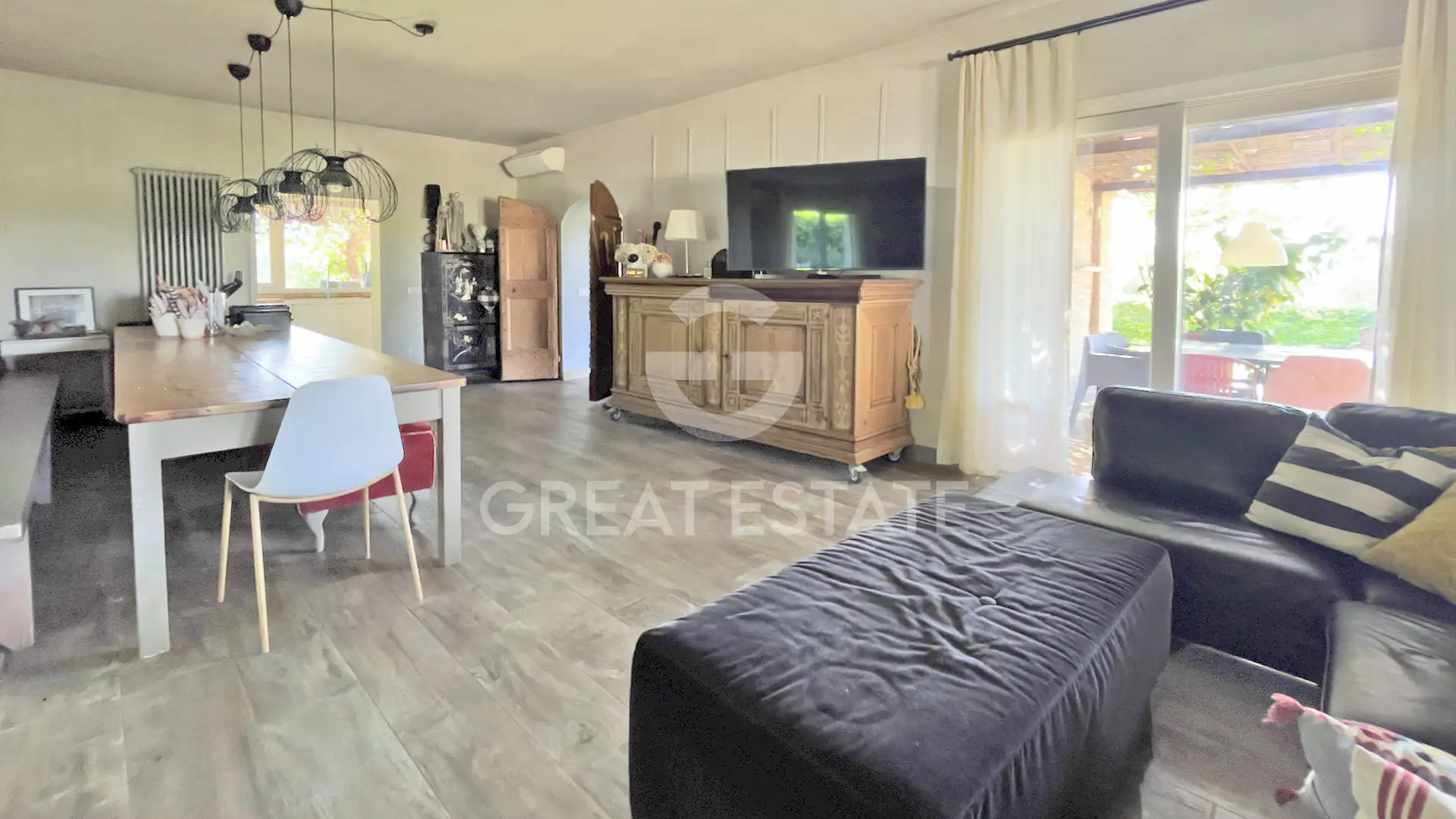 House 374m² in Italy, Arezzo. Priced at 650000€ rent photo-15