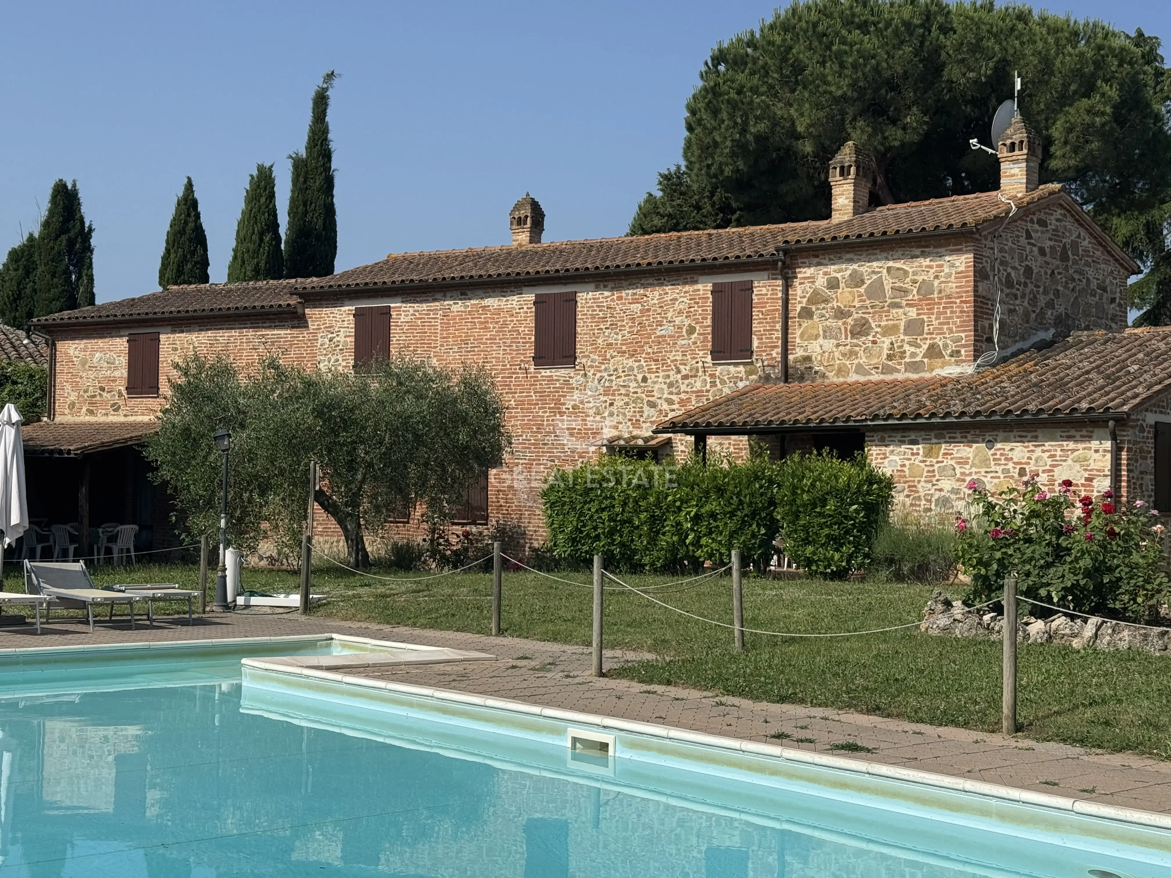 House 280m² in Italy, Perugia. Priced at 720000€ rent photo-1