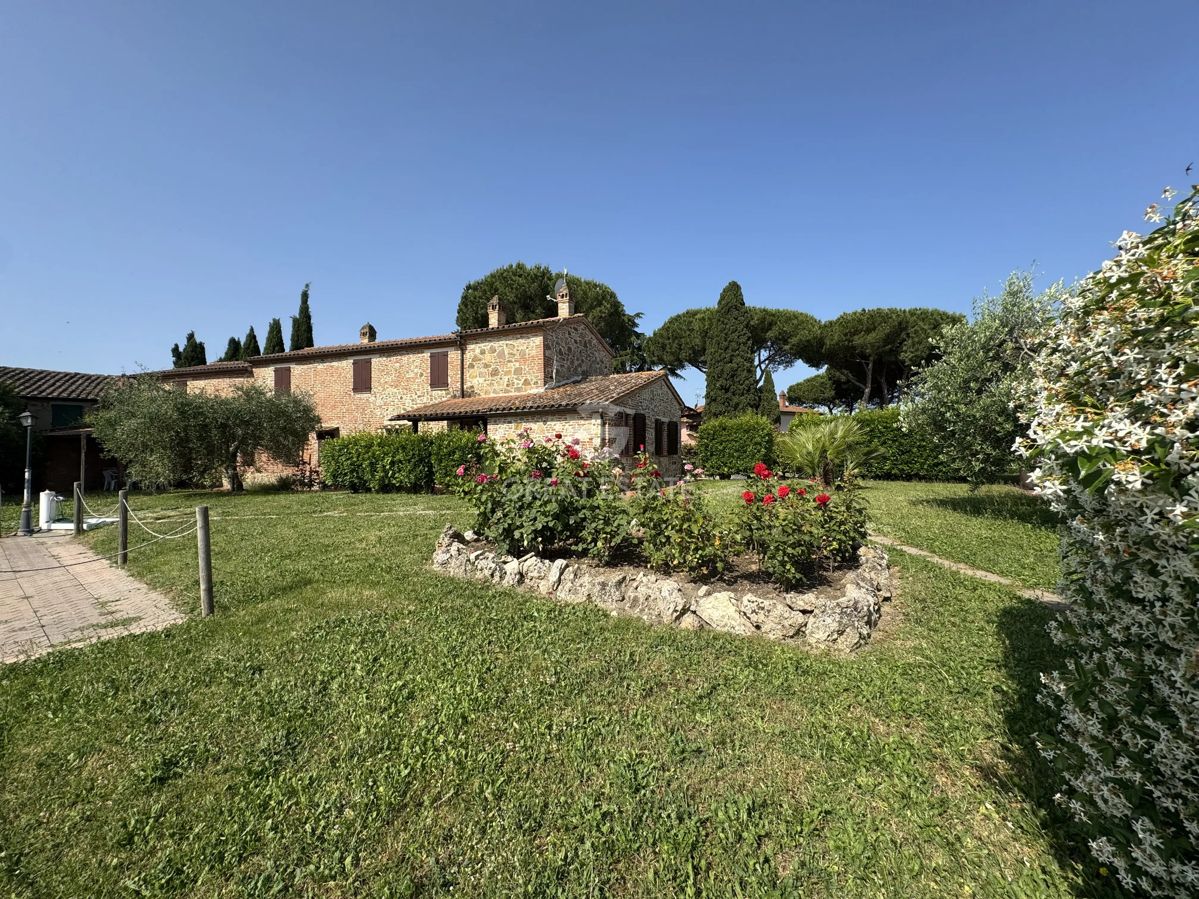 House 280m² in Italy, Perugia. Priced at 720000€ rent photo-4