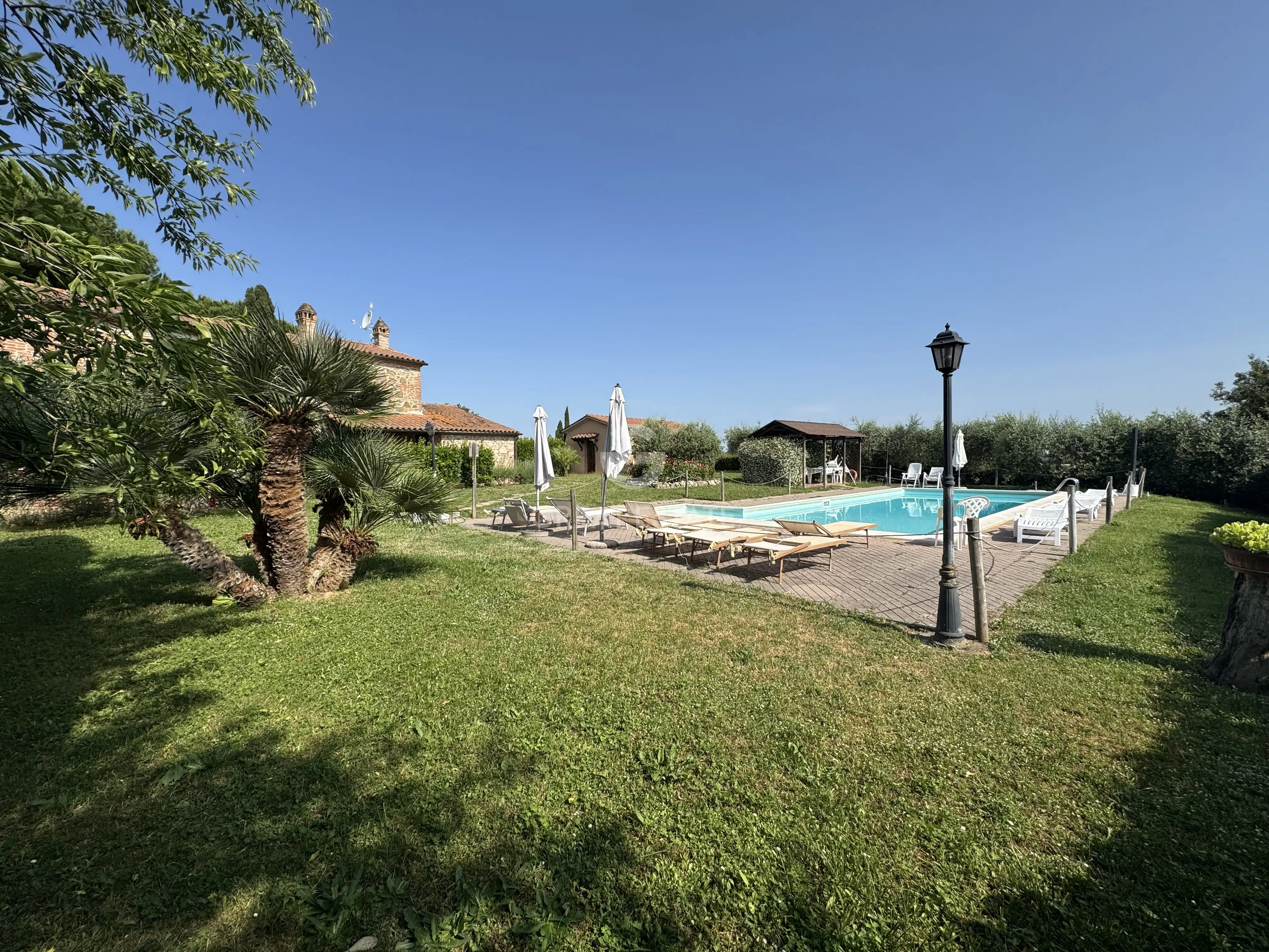 House 280m² in Italy, Perugia. Priced at 720000€ rent photo-5