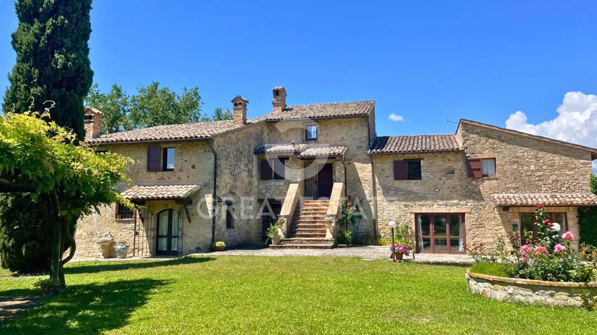 House 667m² in Italy, Perugia. Priced at 975000€ rent photo-3