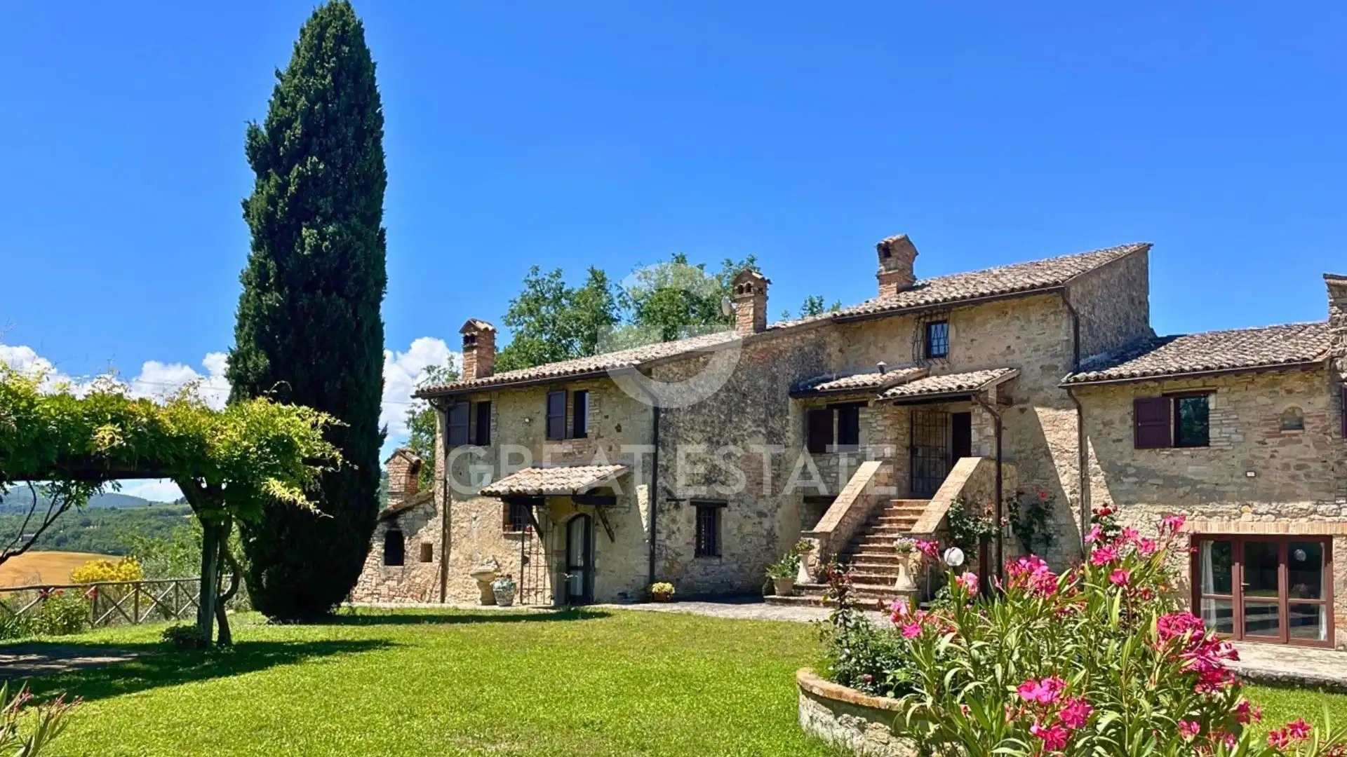 House 667m² in Italy, Perugia. Priced at 975000€ rent photo-4