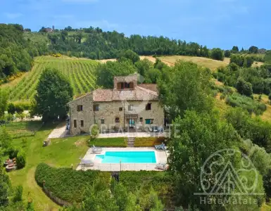 Buy in Italy for 975000€