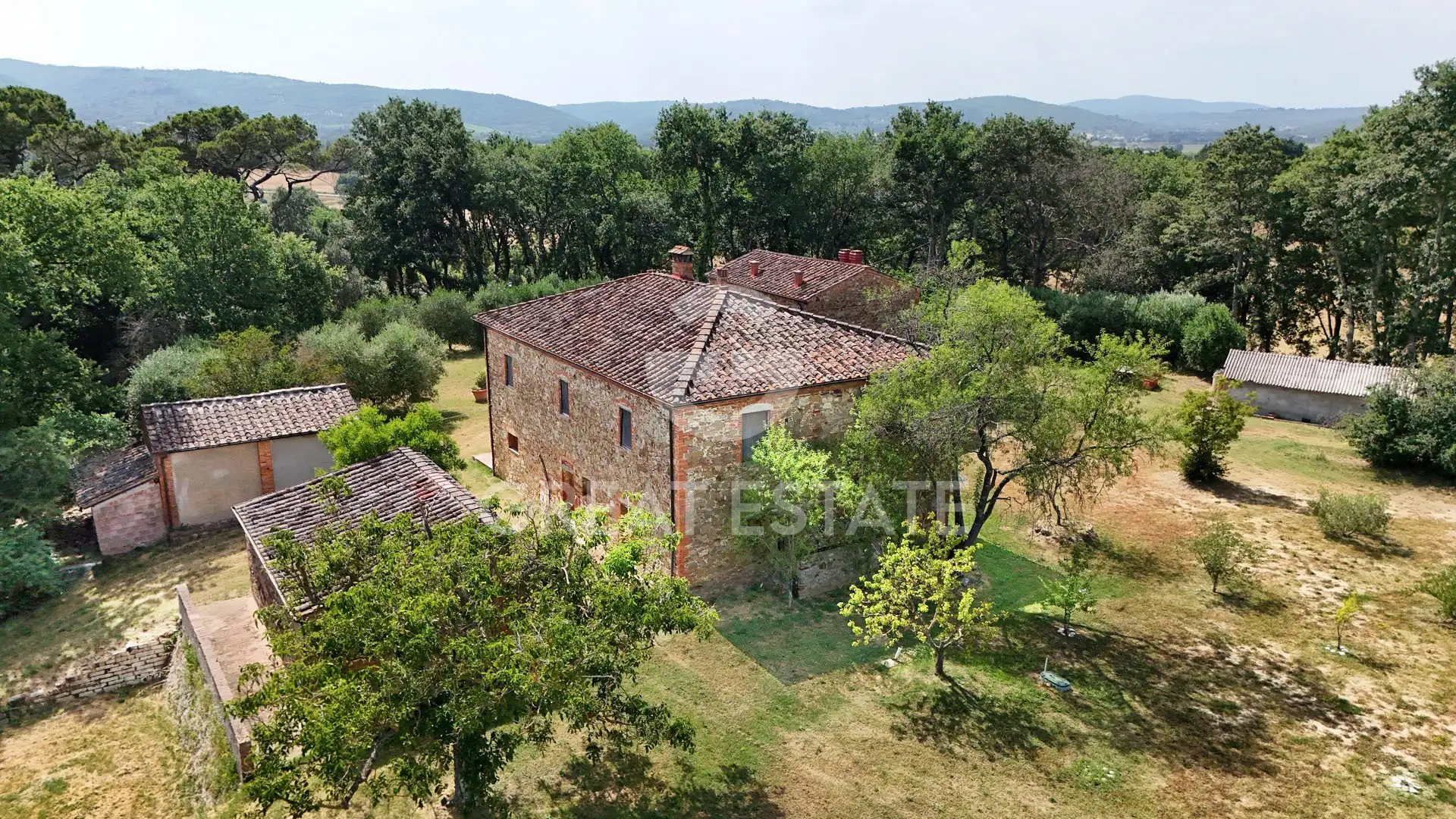 House 628m² in Italy, Arezzo. Priced at 680000€ rent photo-2