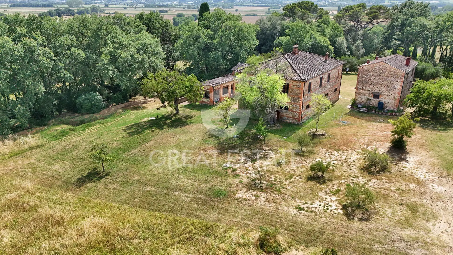 House 628m² in Italy, Arezzo. Priced at 680000€ rent photo-3