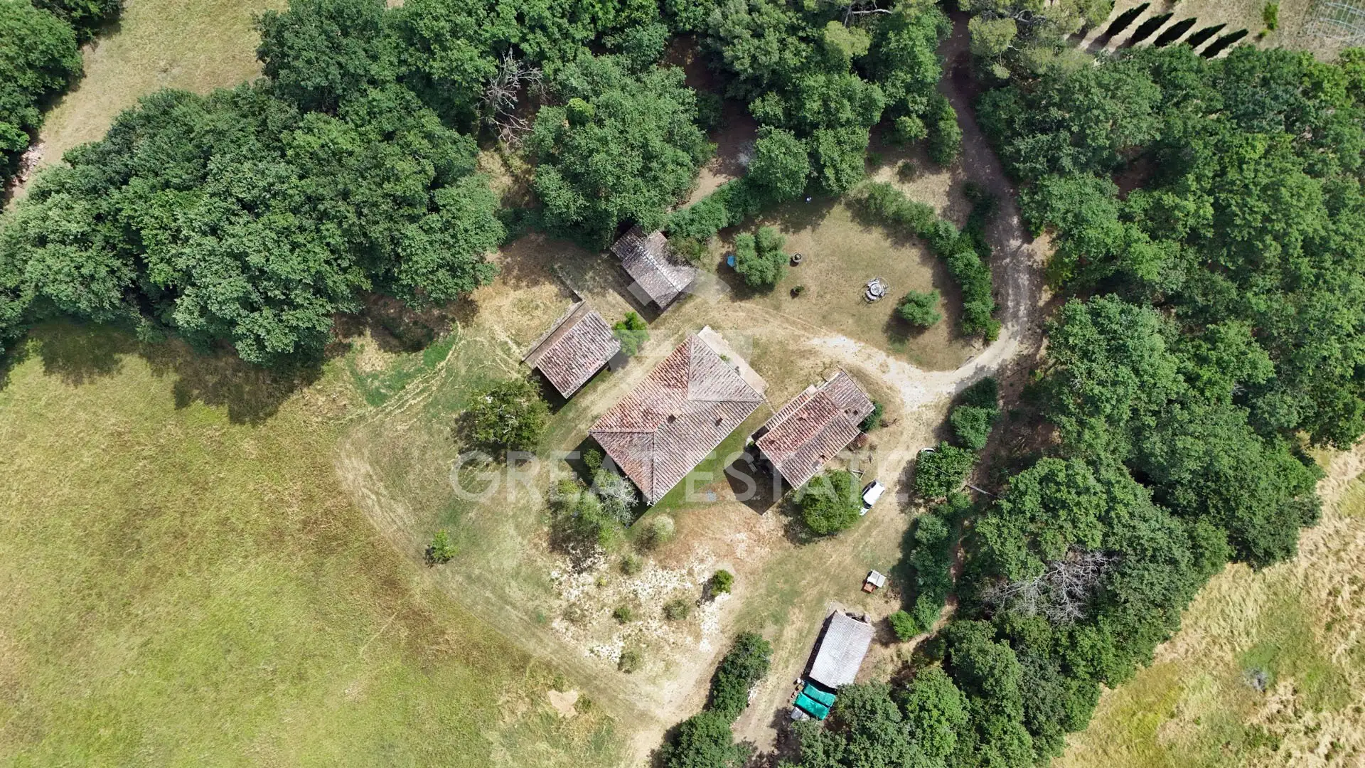 House 628m² in Italy, Arezzo. Priced at 680000€ rent photo-4