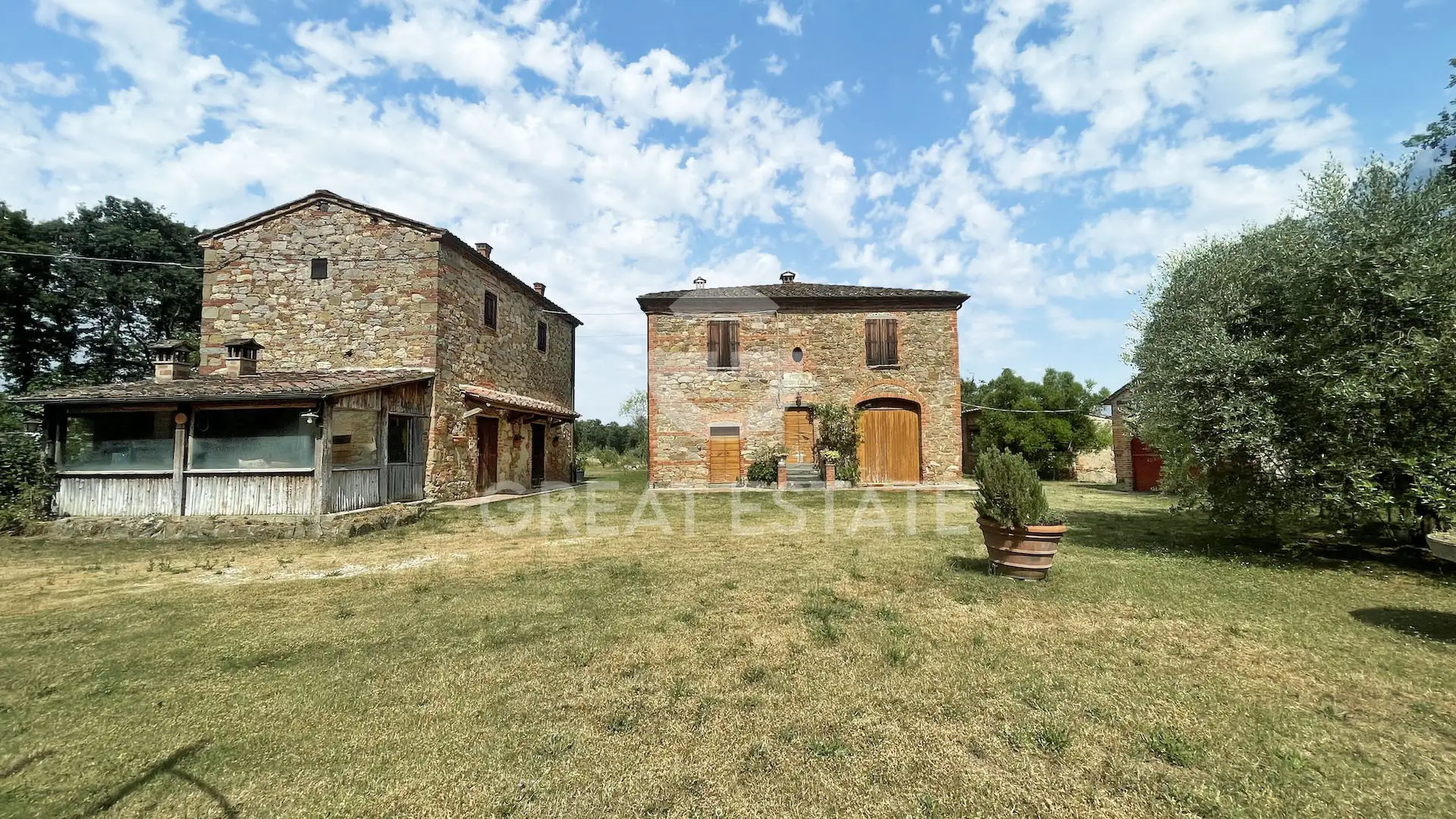 House 628m² in Italy, Arezzo. Priced at 680000€ rent photo-7