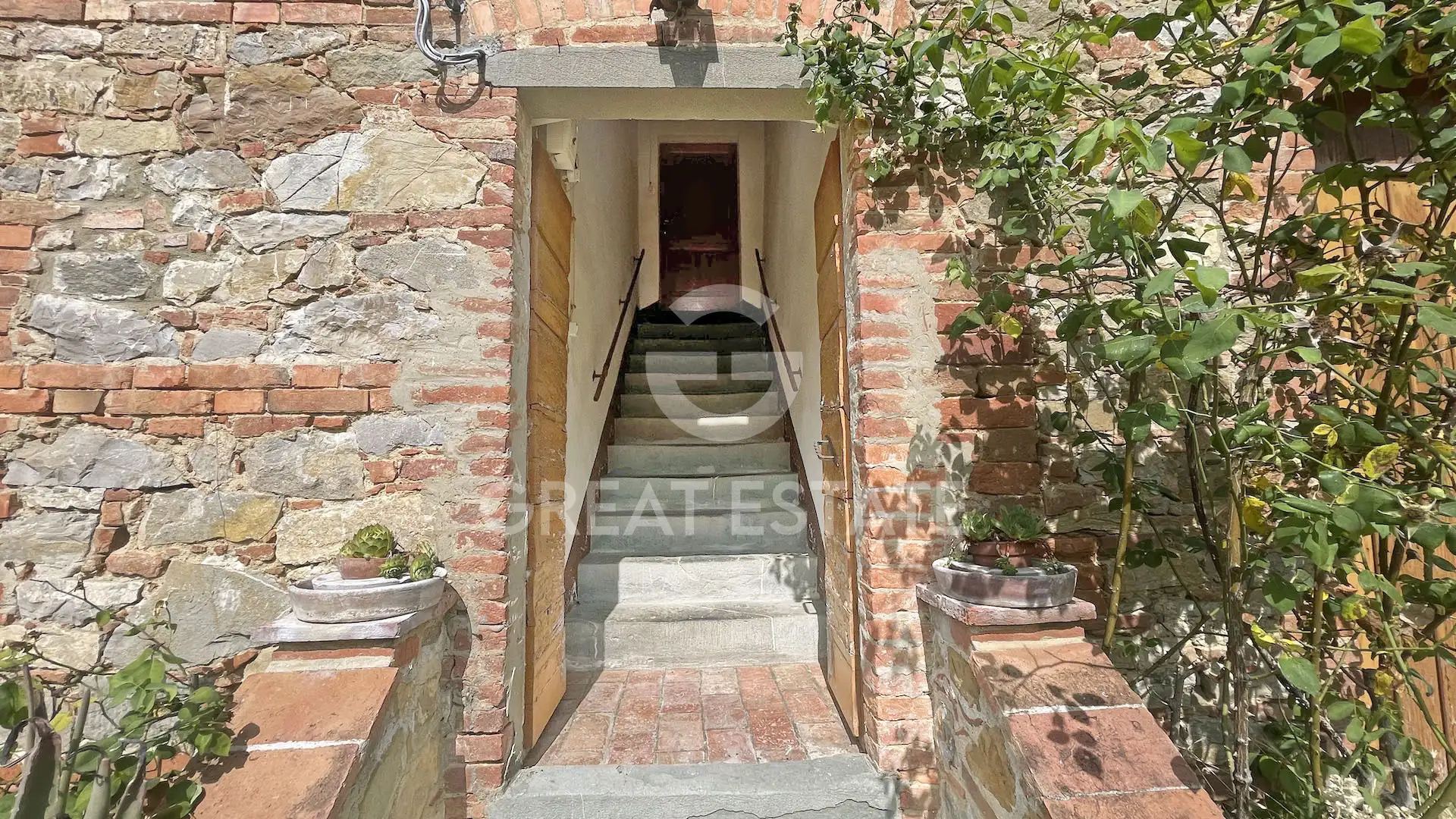 House 628m² in Italy, Arezzo. Priced at 680000€ rent photo-9
