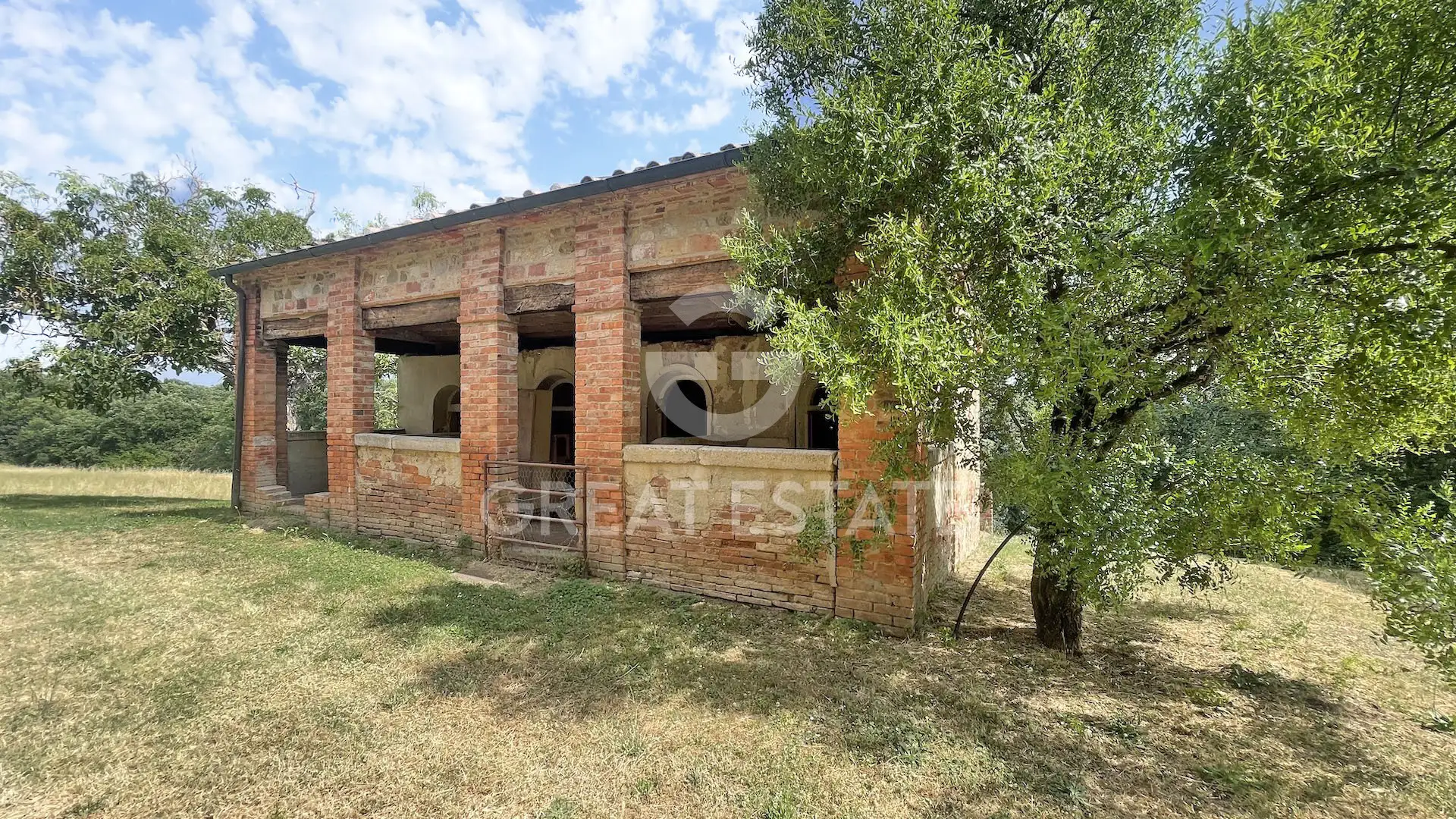 House 628m² in Italy, Arezzo. Priced at 680000€ rent photo-13