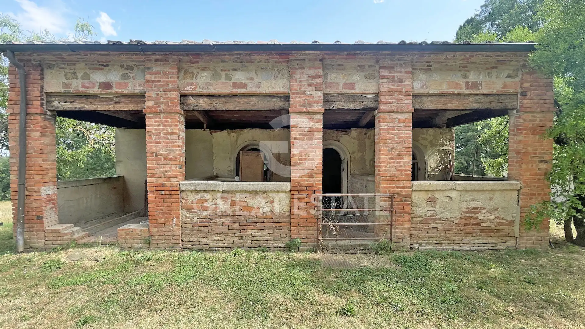House 628m² in Italy, Arezzo. Priced at 680000€ rent photo-15