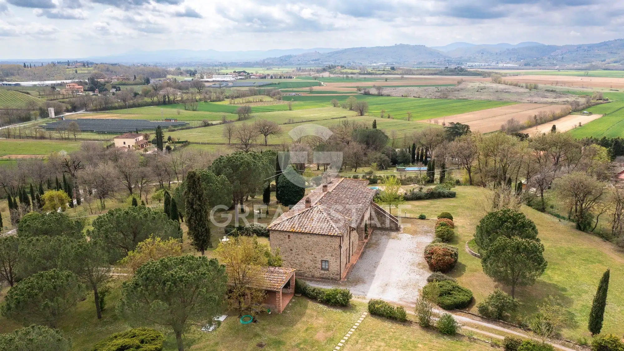 House 785m² in Italy, Arezzo. Priced at 1400000€ rent photo-3