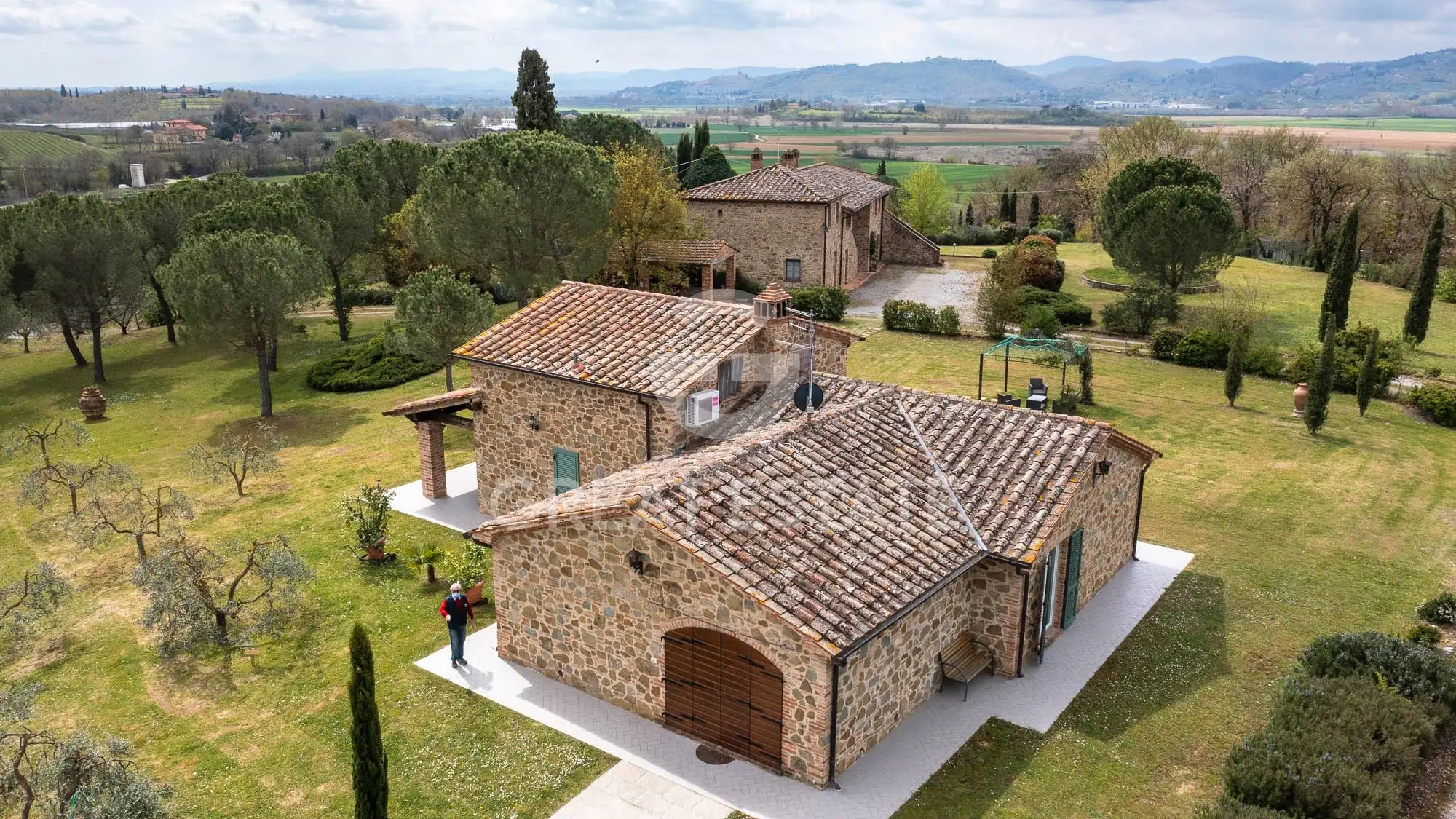 House 785m² in Italy, Arezzo. Priced at 1400000€ rent photo-4