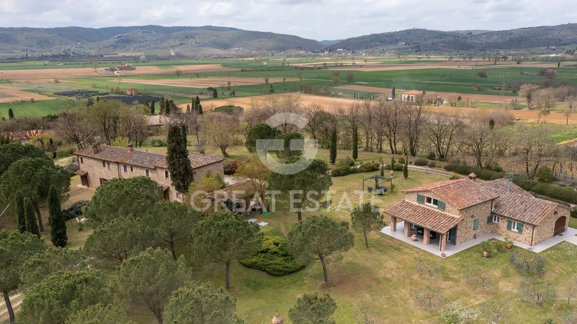 House 785m² in Italy, Arezzo. Priced at 1400000€ rent photo-5