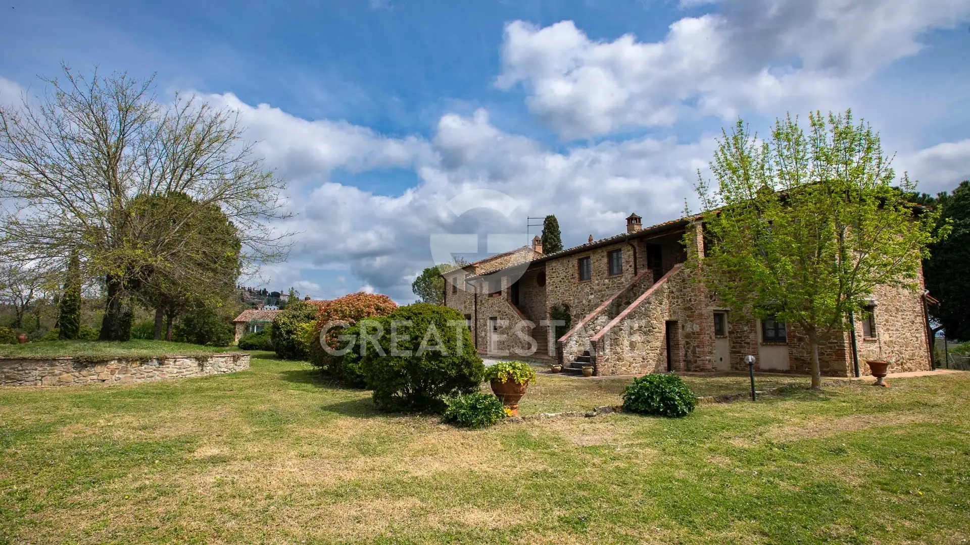 House 785m² in Italy, Arezzo. Priced at 1400000€ rent photo-6