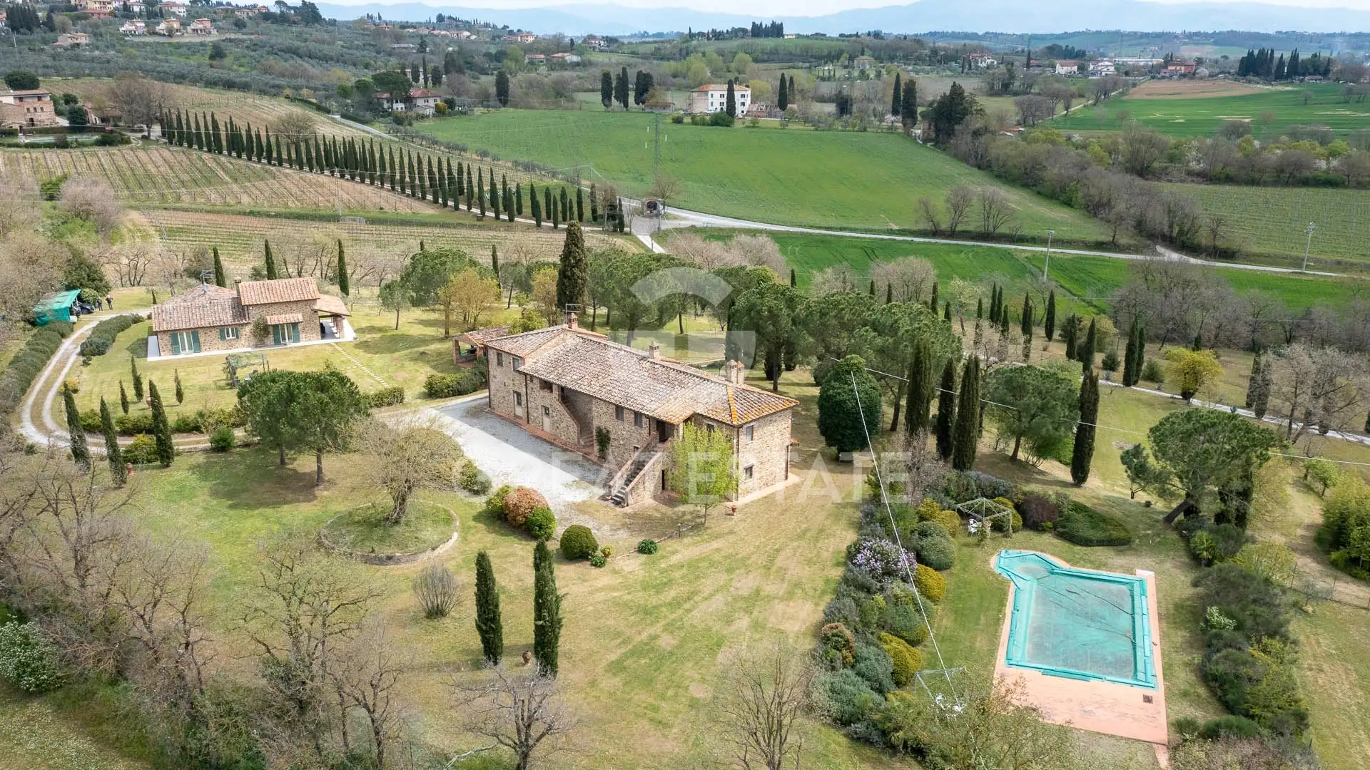 House 785m² in Italy, Arezzo. Priced at 1400000€ rent photo-7