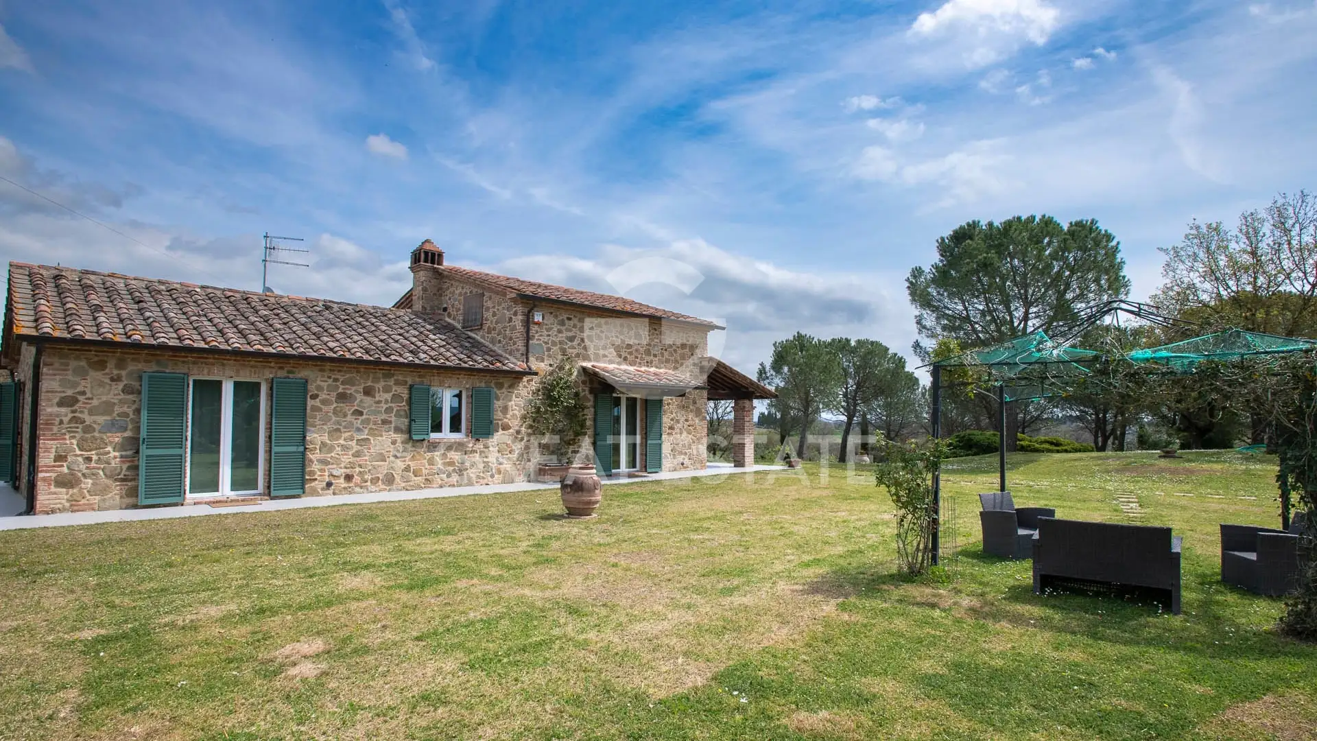 House 785m² in Italy, Arezzo. Priced at 1400000€ rent photo-9