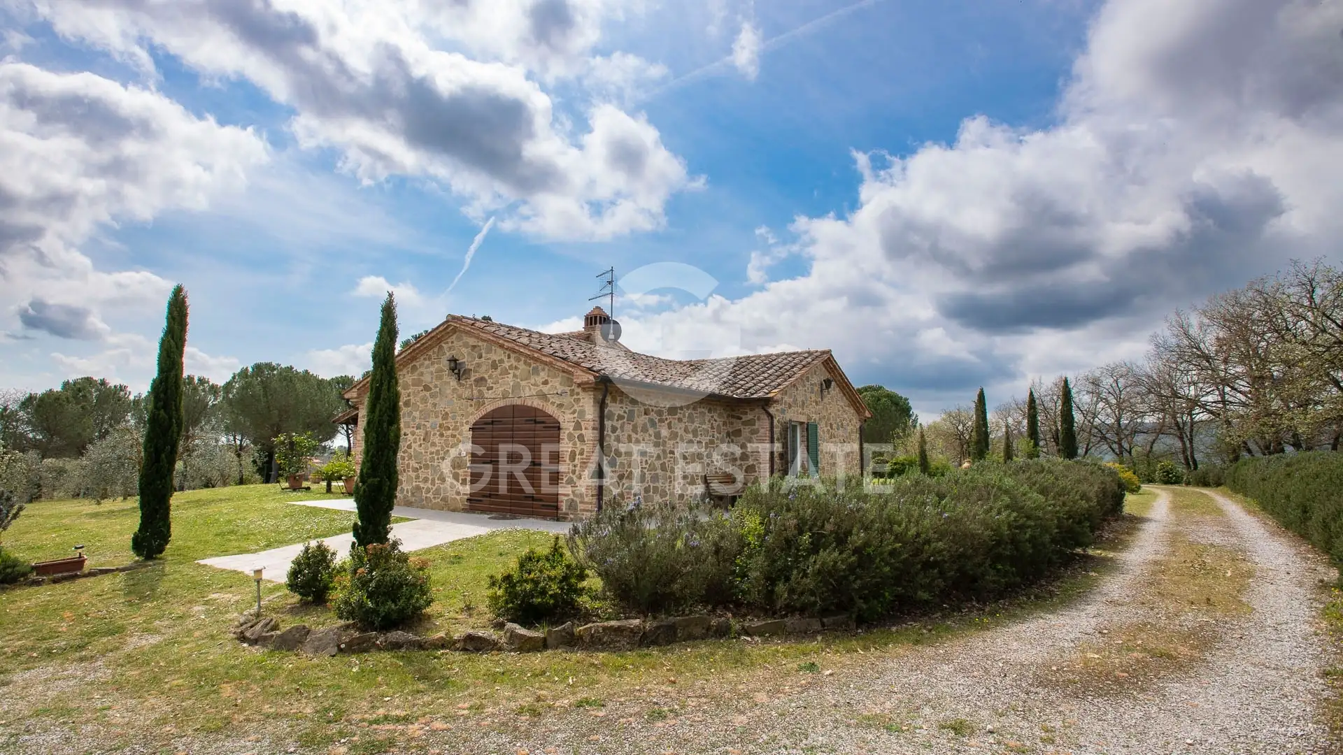 House 785m² in Italy, Arezzo. Priced at 1400000€ rent photo-10