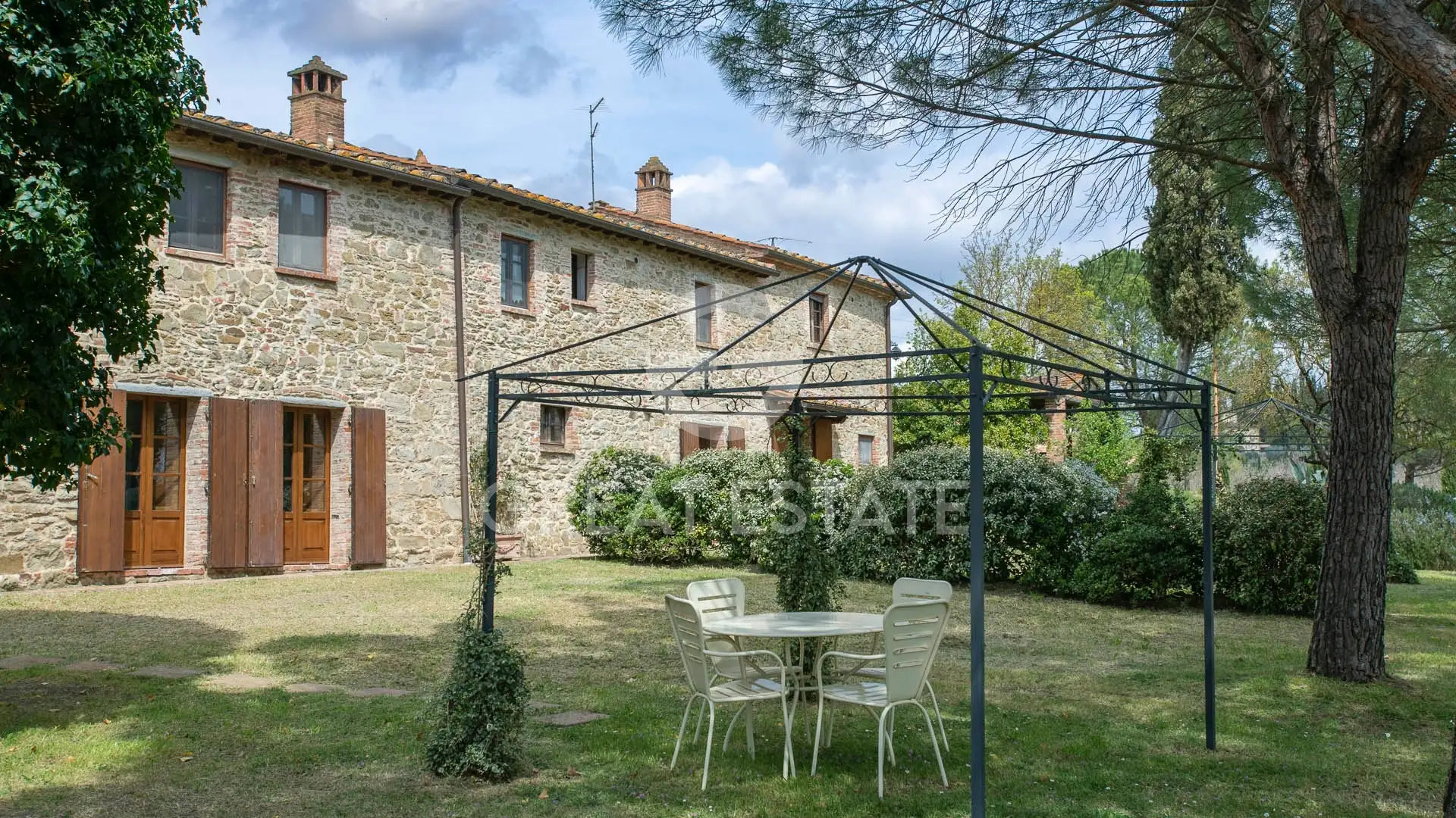 House 785m² in Italy, Arezzo. Priced at 1400000€ rent photo-12