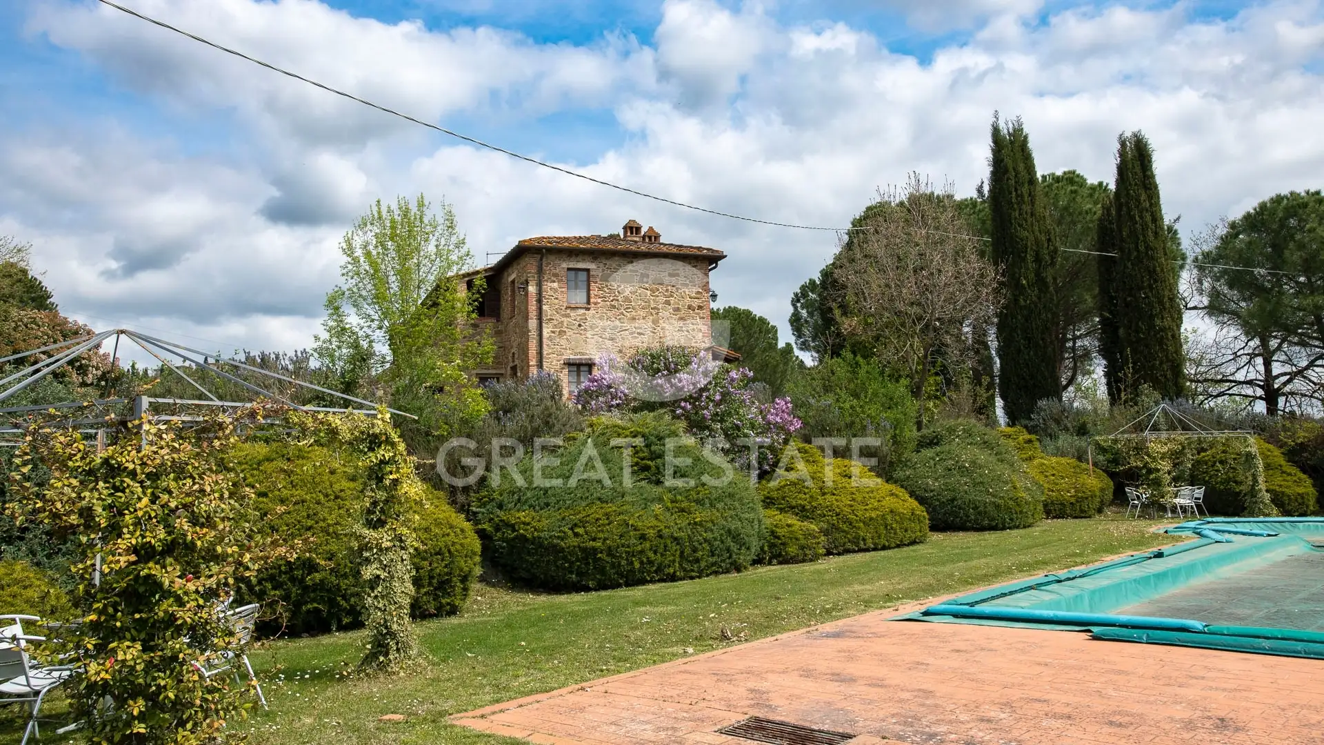 House 785m² in Italy, Arezzo. Priced at 1400000€ rent photo-13