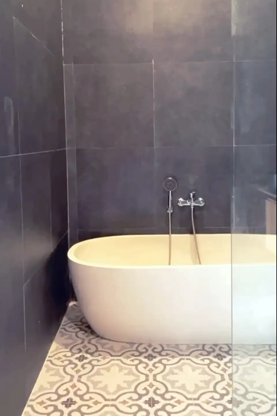 Villa 116m² in Indonesia, Kedungu. Priced at 14200$ rent photo-3