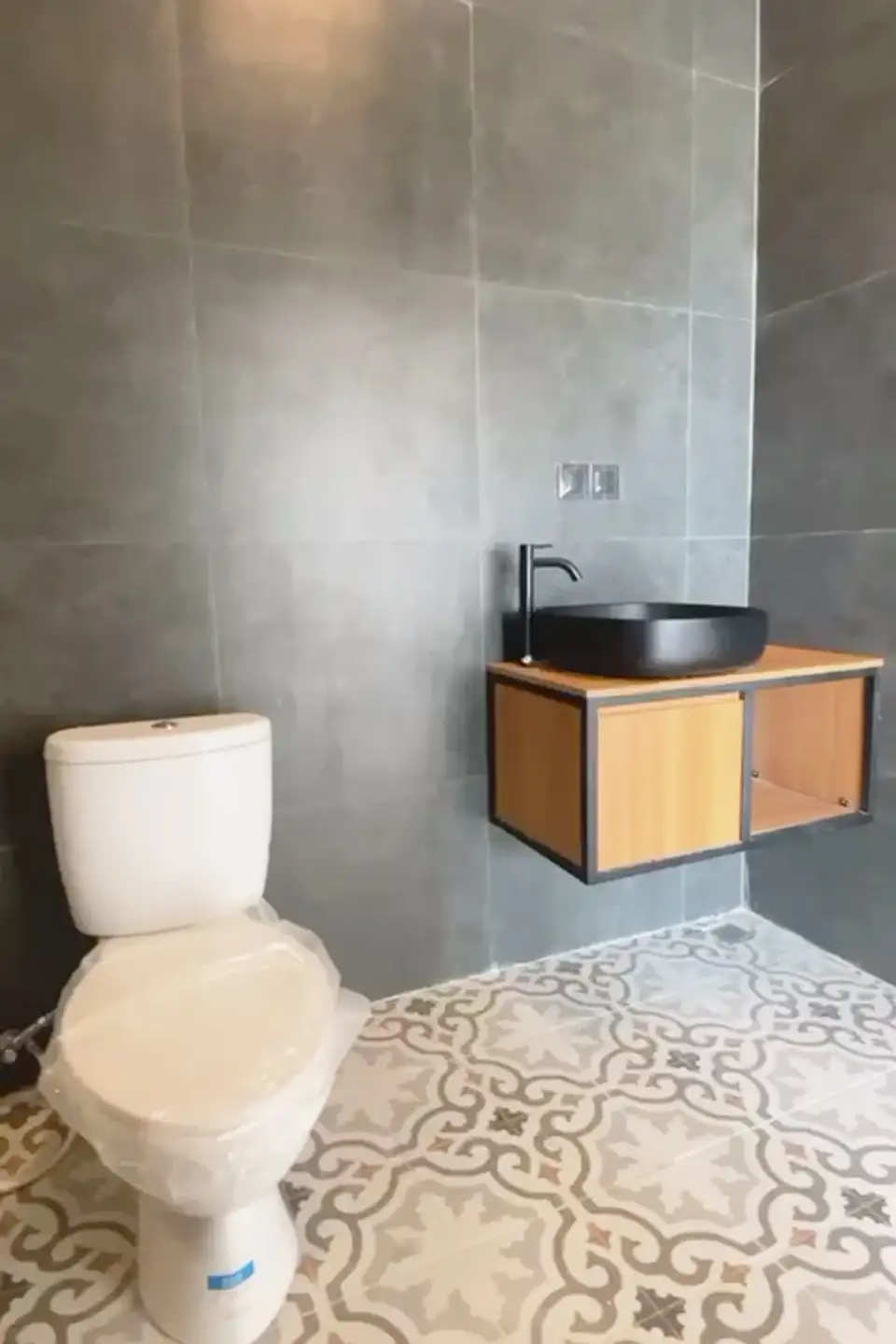 Villa 116m² in Indonesia, Kedungu. Priced at 14200$ rent photo-4