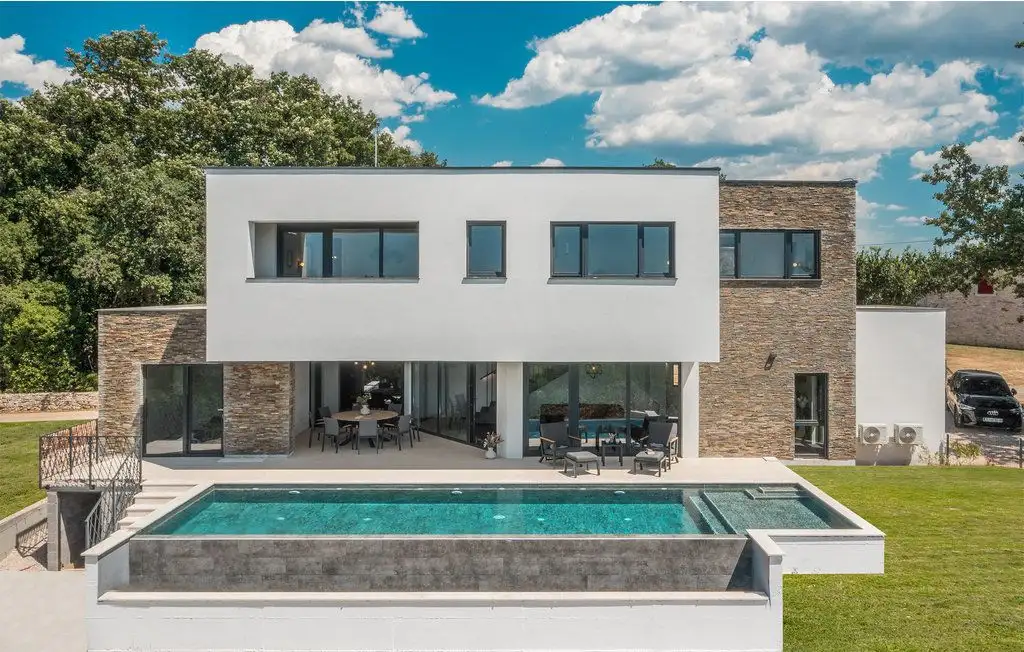Villa 255m² in Croatia, Buje. Priced at 1200000€ rent photo-1