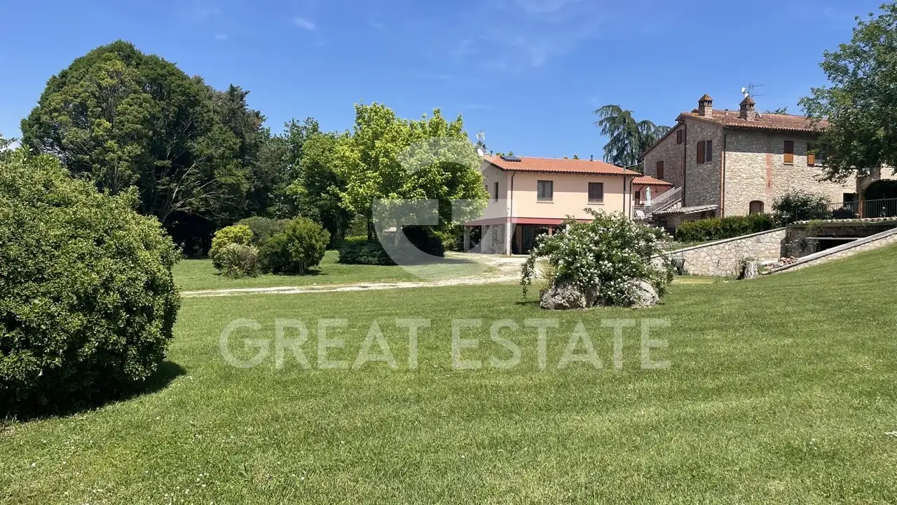 House 856m² in Italy, Perugia. Priced at 925000€ rent photo-2