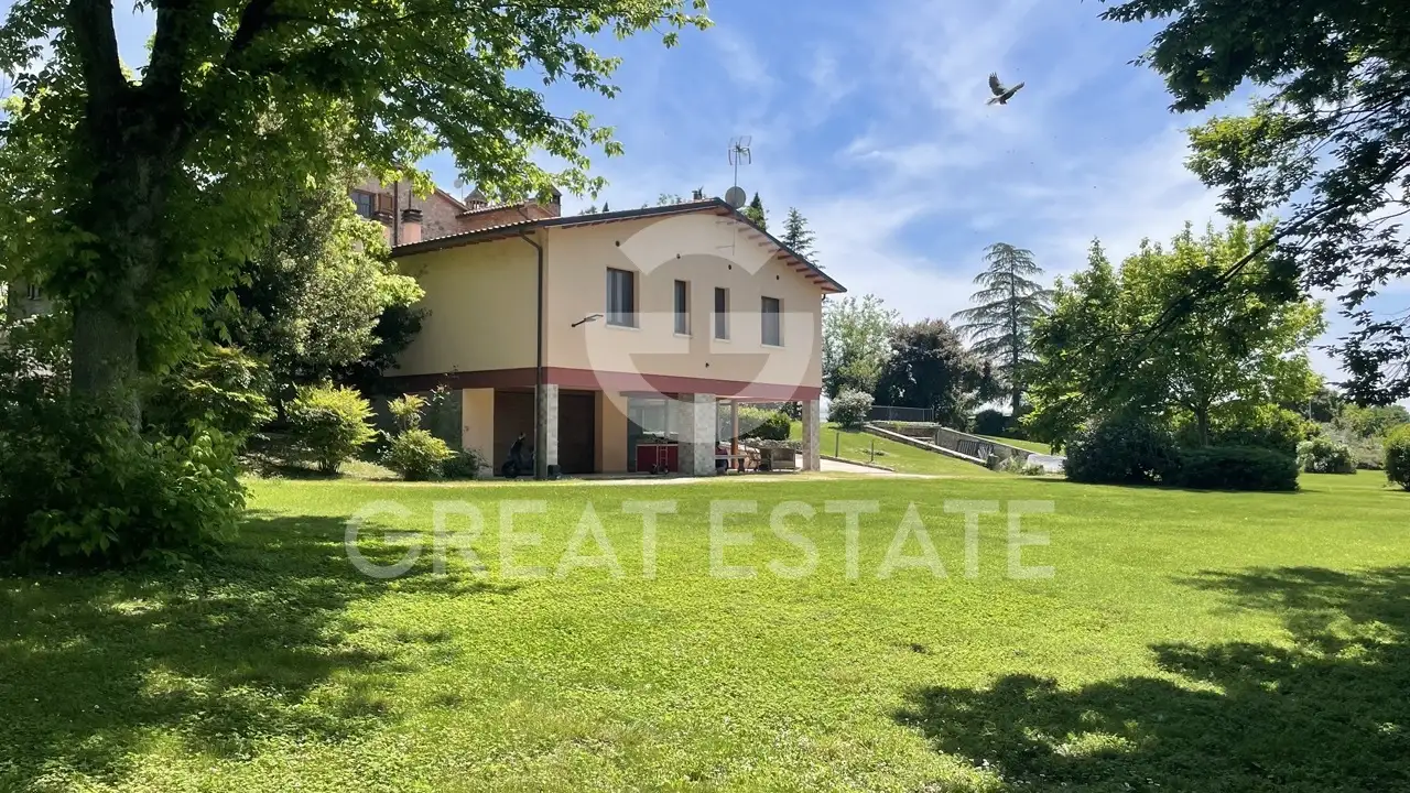 House 856m² in Italy, Perugia. Priced at 925000€ rent photo-3