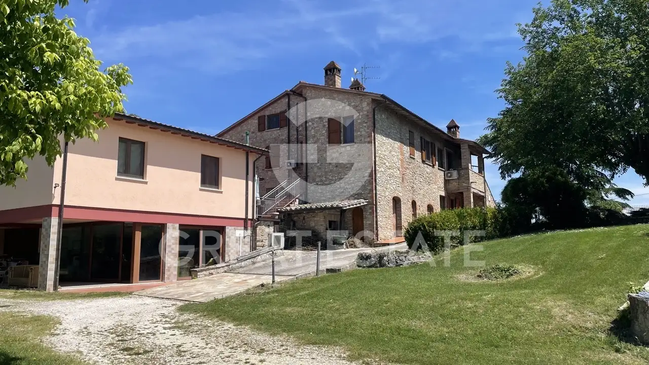 House 856m² in Italy, Perugia. Priced at 925000€ rent photo-4