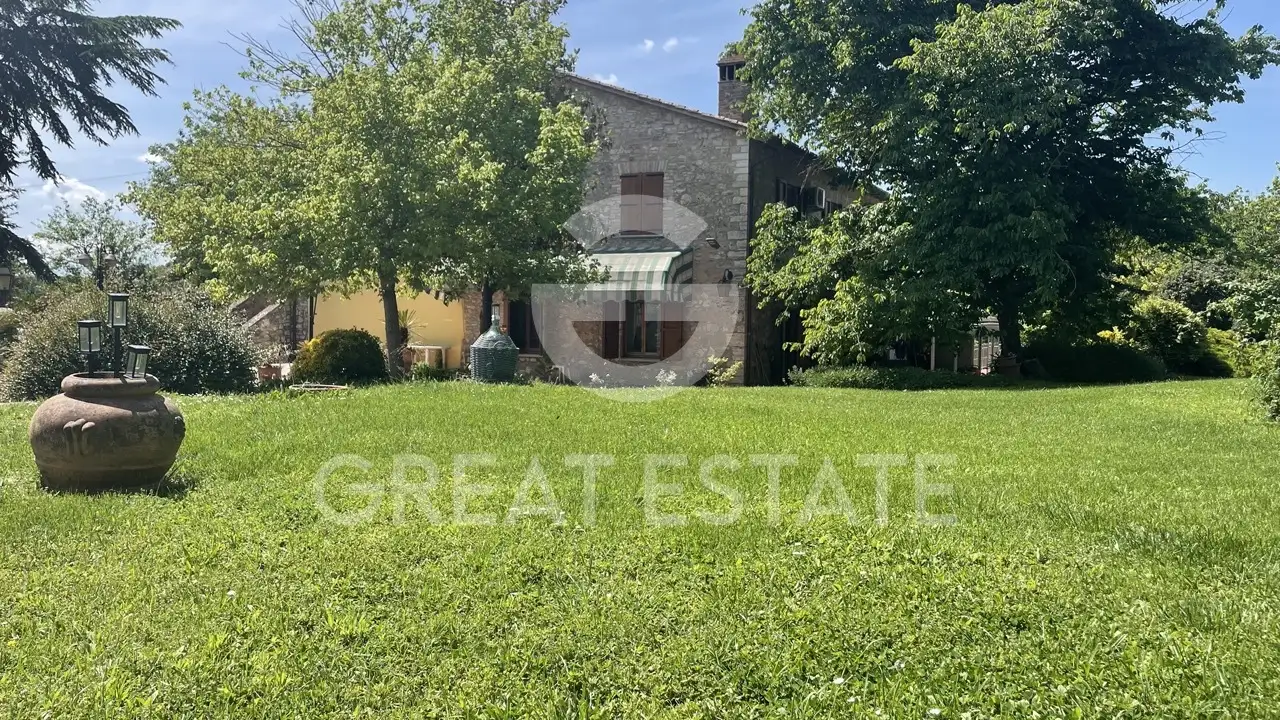 House 856m² in Italy, Perugia. Priced at 925000€ rent photo-5