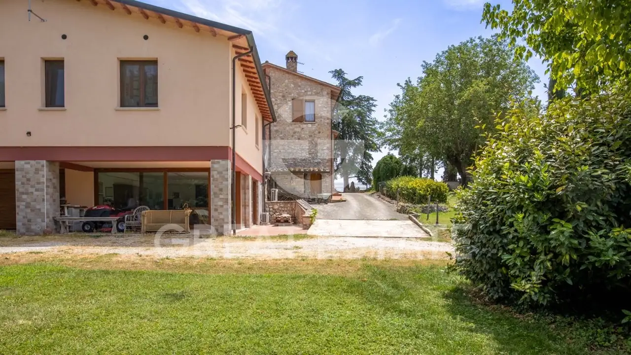 House 856m² in Italy, Perugia. Priced at 925000€ rent photo-6