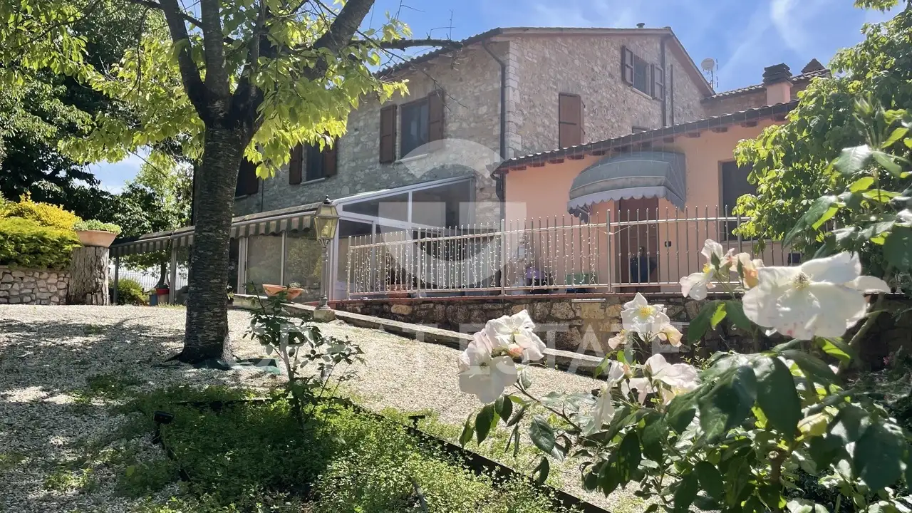 House 856m² in Italy, Perugia. Priced at 925000€ rent photo-8