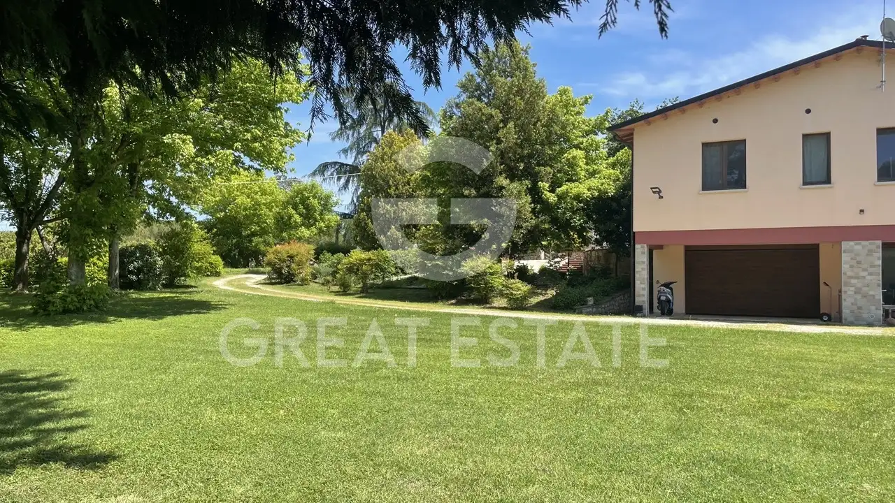 House 856m² in Italy, Perugia. Priced at 925000€ rent photo-9