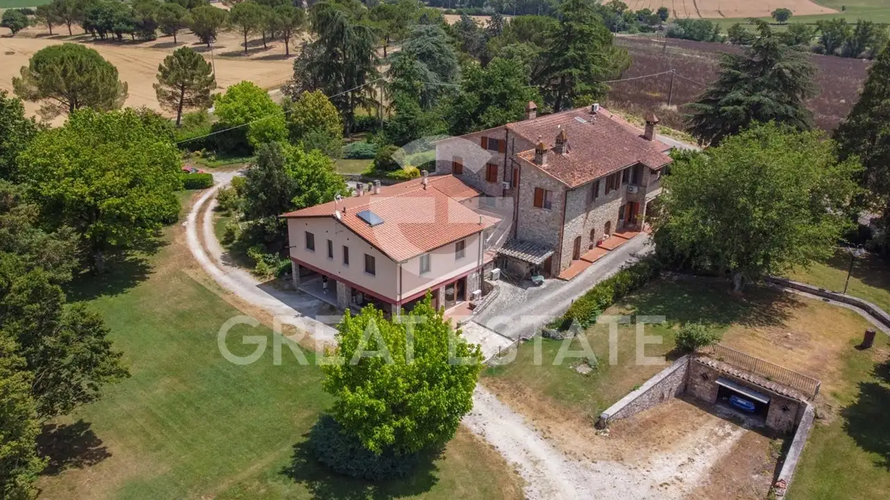 House 856m² in Italy, Perugia. Priced at 925000€ rent photo-11