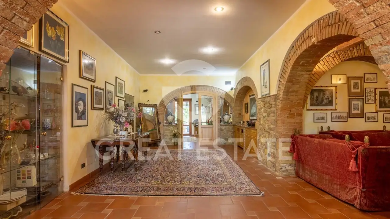 House 856m² in Italy, Perugia. Priced at 925000€ rent photo-12