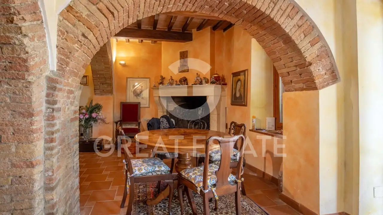 House 856m² in Italy, Perugia. Priced at 925000€ rent photo-15