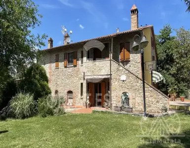 Buy in Italy for 925000€