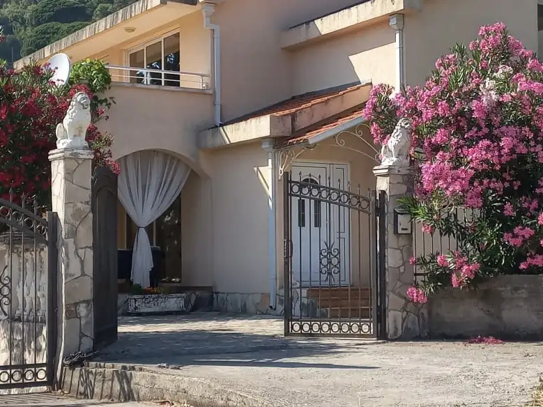 House 184m² in Montenegro, Budva. Priced at 380000€ rent photo-1