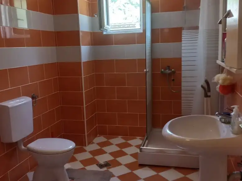 House 184m² in Montenegro, Budva. Priced at 380000€ rent photo-9