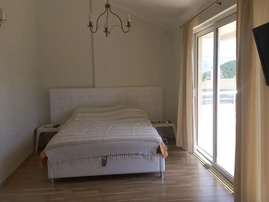 House 184m² in Montenegro, Budva. Priced at 380000€ rent photo-12