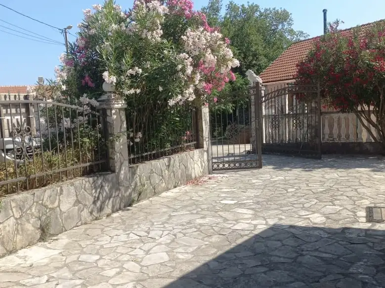 House 184m² in Montenegro, Budva. Priced at 380000€ rent photo-20