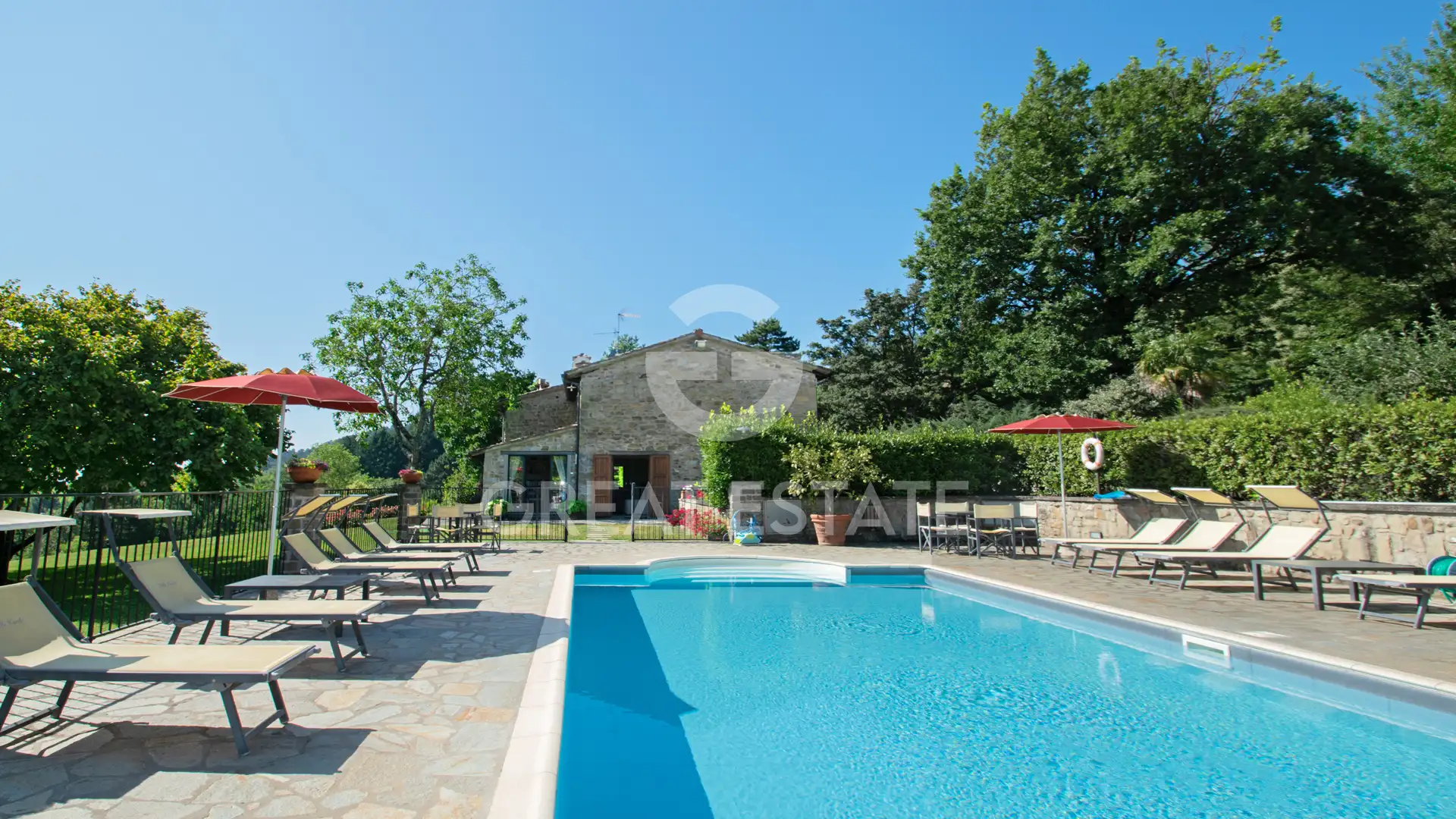 House 400m² in Italy, Arezzo. Priced at 1250000€ rent photo-1